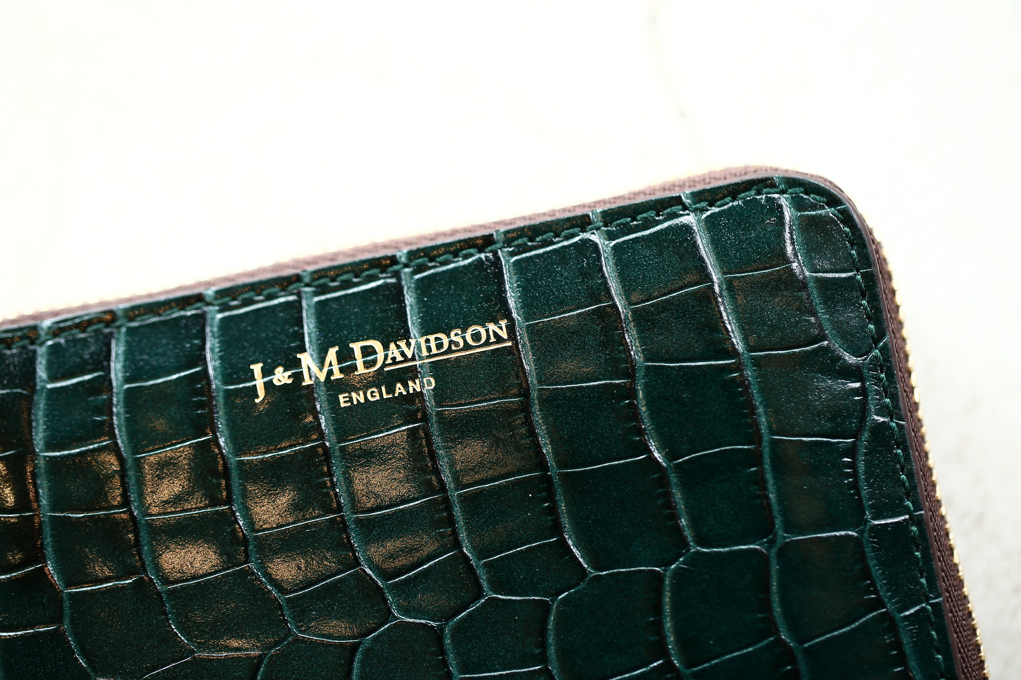 J&M DAVIDSON (ジェイアンドエムデヴィッドソン) SMALL ZIP PURSE (スモール ジップ パース) 7444 SMALL MOCK CROC (クロコダイル型押し) 折財布 ショートウォレット BOTTLE GREEN / NIGTH (ボトルグリーン / ナイト・4800) Made in spain (スペイン製)　2017 秋冬新作 jandmdavidosn smallzippurse サイフ ウォレット ジェイエムデヴィッドソン 愛知 名古屋 Alto e Diritto アルト エ デリット