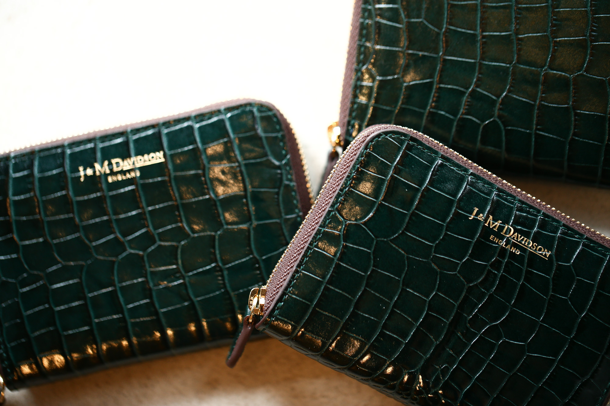 J&M DAVIDSON (ジェイアンドエムデヴィッドソン) SMALL ZIP PURSE (スモール ジップ パース) 7444 SMALL MOCK CROC (クロコダイル型押し) 折財布 ショートウォレット BOTTLE GREEN / NIGTH (ボトルグリーン / ナイト・4800) Made in spain (スペイン製)　2017 秋冬新作 jandmdavidosn smallzippurse サイフ ウォレット ジェイエムデヴィッドソン 愛知 名古屋 Alto e Diritto アルト エ デリット