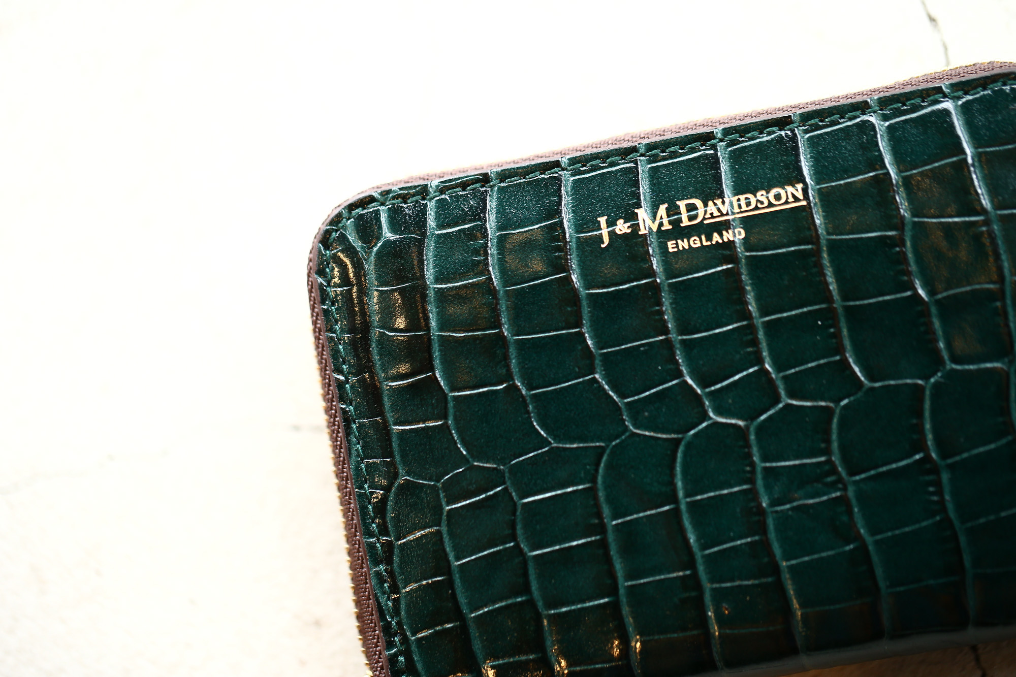 J&M DAVIDSON (ジェイアンドエムデヴィッドソン) SMALL ZIP PURSE (スモール ジップ パース) 7444 SMALL MOCK CROC (クロコダイル型押し) 折財布 ショートウォレット BOTTLE GREEN / NIGTH (ボトルグリーン / ナイト・4800) Made in spain (スペイン製)　2017 秋冬新作 jandmdavidosn smallzippurse サイフ ウォレット ジェイエムデヴィッドソン 愛知 名古屋 Alto e Diritto アルト エ デリット