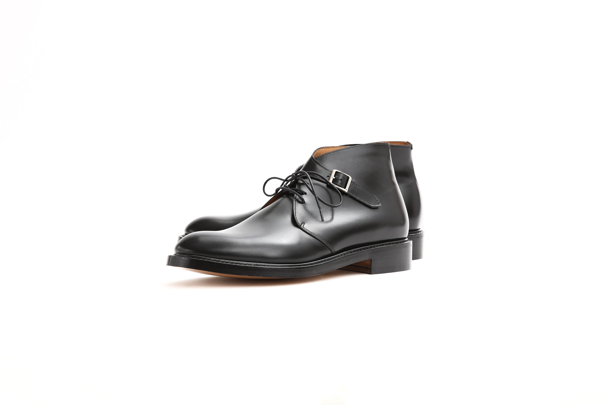 Cuervo (クエルボ) 【Derringer //// デリンジャー】 Annonay Vocalou Calf Leather アノネイ社 ボカルーカーフレザー Double Leather Sole Chukka Boots チャッカブーツ  BLACK(ブラック) MADE IN JAPAN(日本製) 2017 秋冬新作　Annonay Vocalou Calf Leather Goodyear Welt Process Leather Sole  BLACK MADE IN JAPAN 愛知 名古屋 Alto e Diritto アルト エ デリット クエルボ cuervo ブーツ ブライドルレザー 牛革 ブライドル ブーツ　コラボレート ヒロシツボウチ 坪内浩 エンツォボナフェ ボナフェ ベネチアンクリーム JOHN LOBB ジョンロブ CHURCH’S チャーチ JOSEPH CHEANEY ジョセフチーニー CORTHAY コルテ ALFRED SARGENT アルフレッドサージェント CROCKETT&JONES クロケットジョーンズ F.LLI GIACOMETTI フラテッリジャコメッティ ENZO BONAFE エンツォボナフェ BETTANIN&VENTURI ベッタニンヴェントゥーリ JALAN SRIWIJAYA ジャランスリウァヤ J.W.WESTON ジェイエムウエストン SANTONI サントーニ SERGIO ROSSI セルジオロッシ CARMINA カルミナ