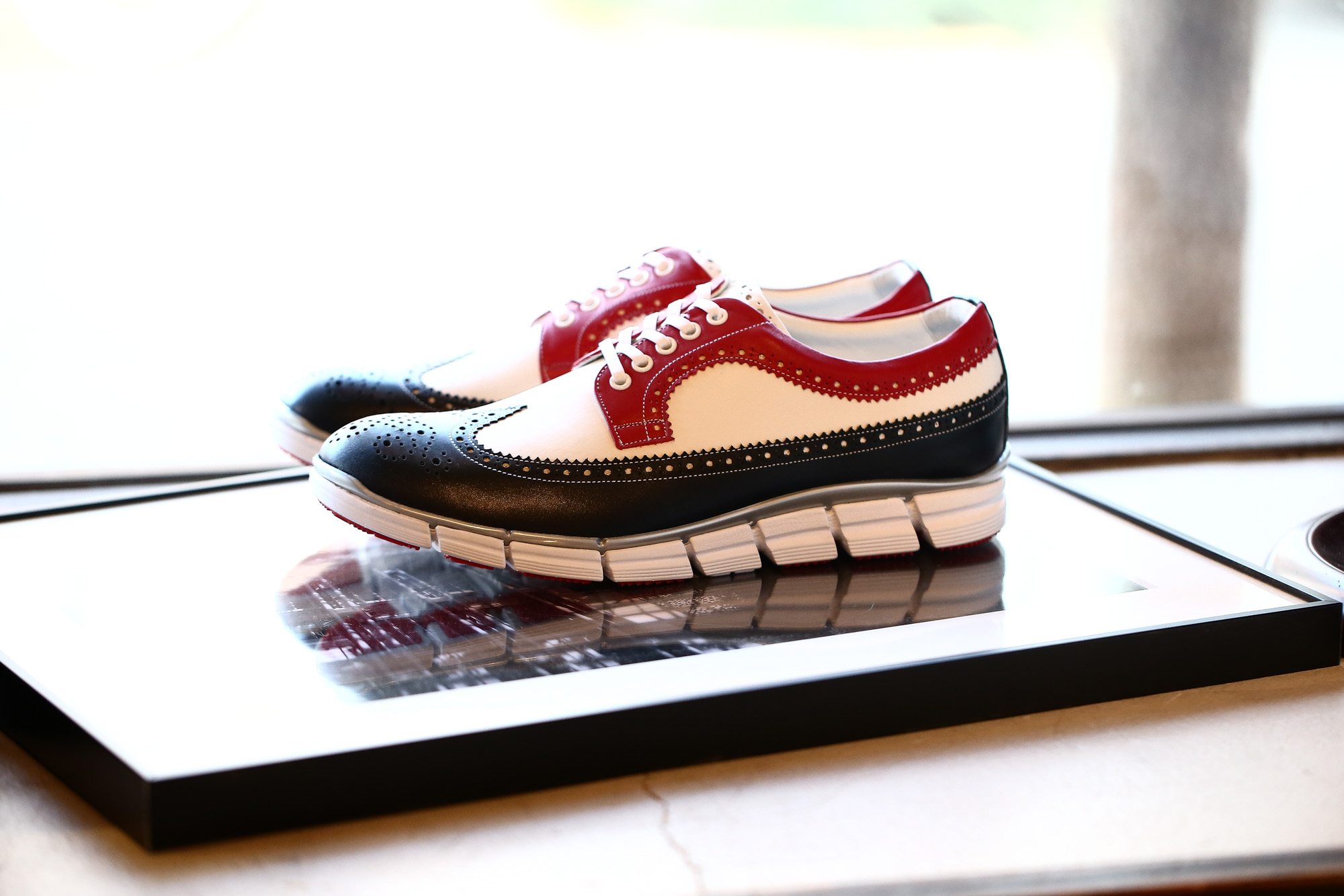 【HIROSHI TSUBOUCHI // ヒロシツボウチ】 HTO-AD05 Wingtip Sneakers トリコロールカラー Calf Leather カーフレザー ウィングチップ スニーカー NAVY / WHITE / RED (ネイビー / ホワイト / レッド・NV/WH/RE) Made in Japan (日本製) 2017 秋冬 【Re Arrival / 再入荷】 hiroshitsubouchi ヒロシツボウチ 木梨則武 ノリさん C.ロナウド クリスティアーノロナウド トリコカラー とんねるずのみなさんのおかげでした トリコロール