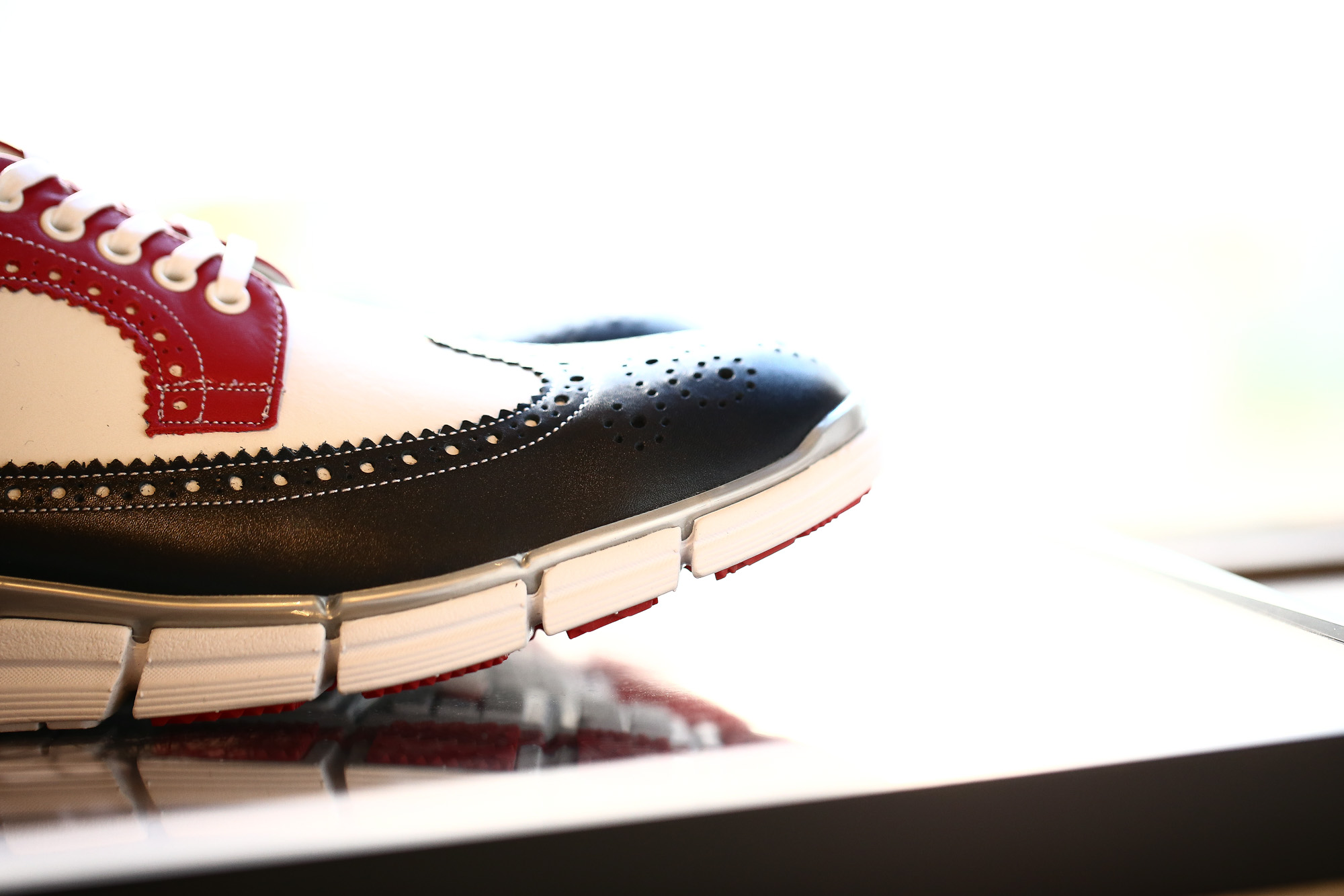 【HIROSHI TSUBOUCHI // ヒロシツボウチ】 HTO-AD05 Wingtip Sneakers トリコロールカラー Calf Leather カーフレザー ウィングチップ スニーカー NAVY / WHITE / RED (ネイビー / ホワイト / レッド・NV/WH/RE) Made in Japan (日本製) 2017 秋冬 【Re Arrival / 再入荷】 hiroshitsubouchi ヒロシツボウチ 木梨則武 ノリさん C.ロナウド クリスティアーノロナウド トリコカラー とんねるずのみなさんのおかげでした トリコロール