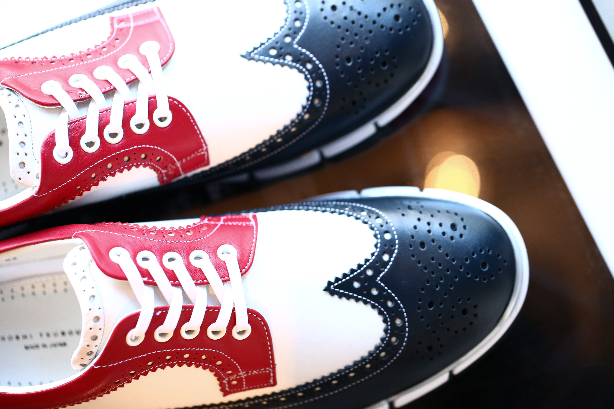 【HIROSHI TSUBOUCHI // ヒロシツボウチ】 HTO-AD05 Wingtip Sneakers トリコロールカラー Calf Leather カーフレザー ウィングチップ スニーカー NAVY / WHITE / RED (ネイビー / ホワイト / レッド・NV/WH/RE) Made in Japan (日本製) 2017 秋冬 【Re Arrival / 再入荷】 hiroshitsubouchi ヒロシツボウチ 木梨則武 ノリさん C.ロナウド クリスティアーノロナウド トリコカラー とんねるずのみなさんのおかげでした トリコロール