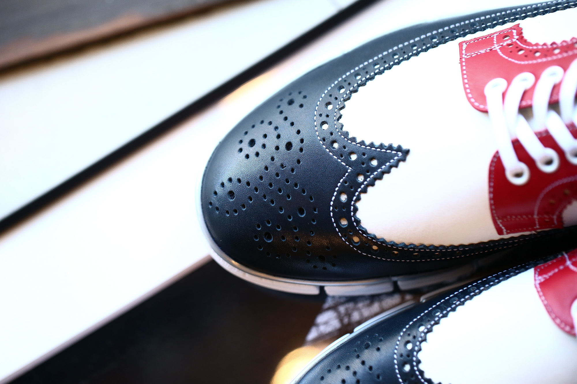 【HIROSHI TSUBOUCHI // ヒロシツボウチ】 HTO-AD05 Wingtip Sneakers トリコロールカラー Calf Leather カーフレザー ウィングチップ スニーカー NAVY / WHITE / RED (ネイビー / ホワイト / レッド・NV/WH/RE) Made in Japan (日本製) 2017 秋冬 【Re Arrival / 再入荷】 hiroshitsubouchi ヒロシツボウチ 木梨則武 ノリさん C.ロナウド クリスティアーノロナウド トリコカラー とんねるずのみなさんのおかげでした トリコロール