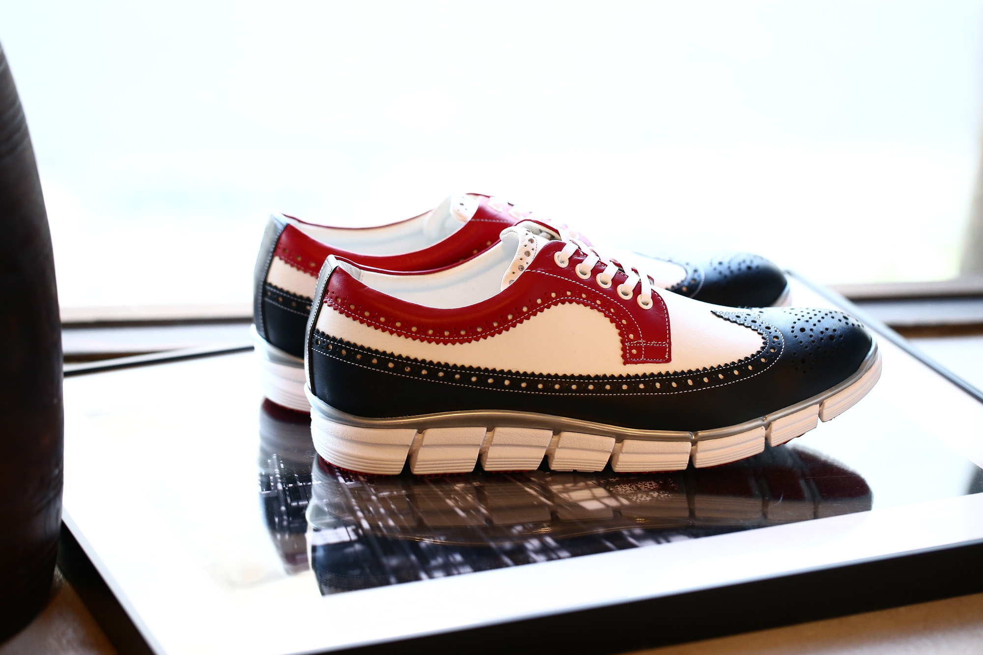 【HIROSHI TSUBOUCHI // ヒロシツボウチ】 HTO-AD05 Wingtip Sneakers トリコロールカラー Calf Leather カーフレザー ウィングチップ スニーカー NAVY / WHITE / RED (ネイビー / ホワイト / レッド・NV/WH/RE) Made in Japan (日本製) 2017 秋冬 【Re Arrival / 再入荷】 hiroshitsubouchi ヒロシツボウチ 木梨則武 ノリさん C.ロナウド クリスティアーノロナウド トリコカラー とんねるずのみなさんのおかげでした トリコロール