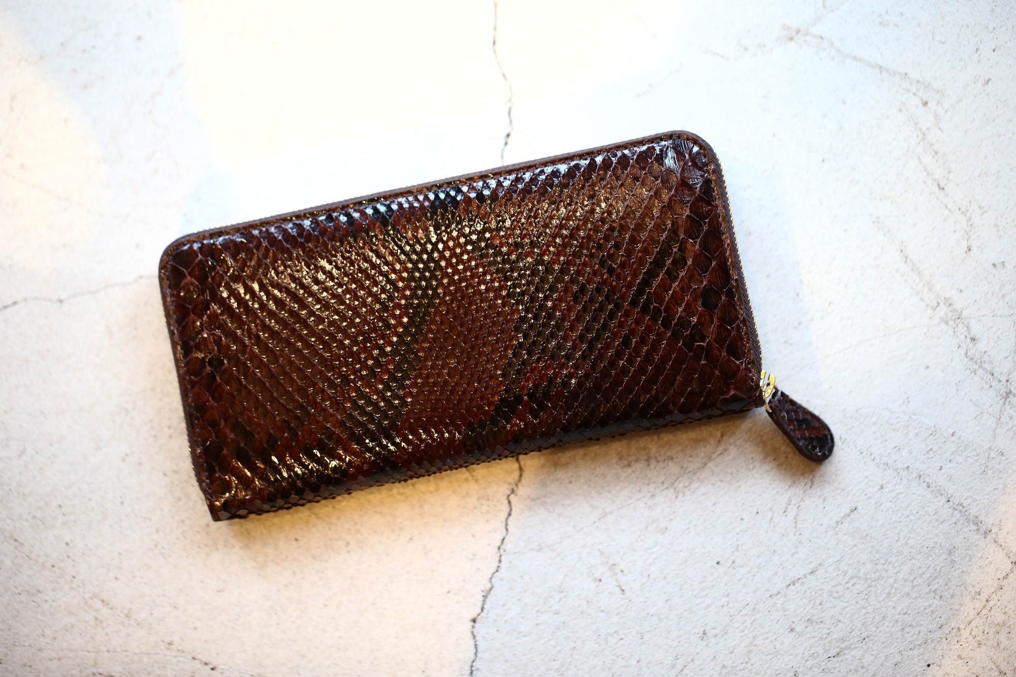 J&M DAVIDSON (ジェイアンドエムデヴィッドソン) ELONGATED ZIP WALLET (エロンゲーテッド ジップ ウォレット) 10069 PYTHON LEATHER / CALF LEATHER (パイソンレザー / カーフレザー) 長財布 ウォレット DK BROWN / PETROL (ダークブラウン / ペトロール・6800) Made in spain (スペイン製) 2017秋冬新作  JMDAVIDOSN JANDMDAVIDSON 愛知 名古屋 Alto e Diritto アルト エ デリット