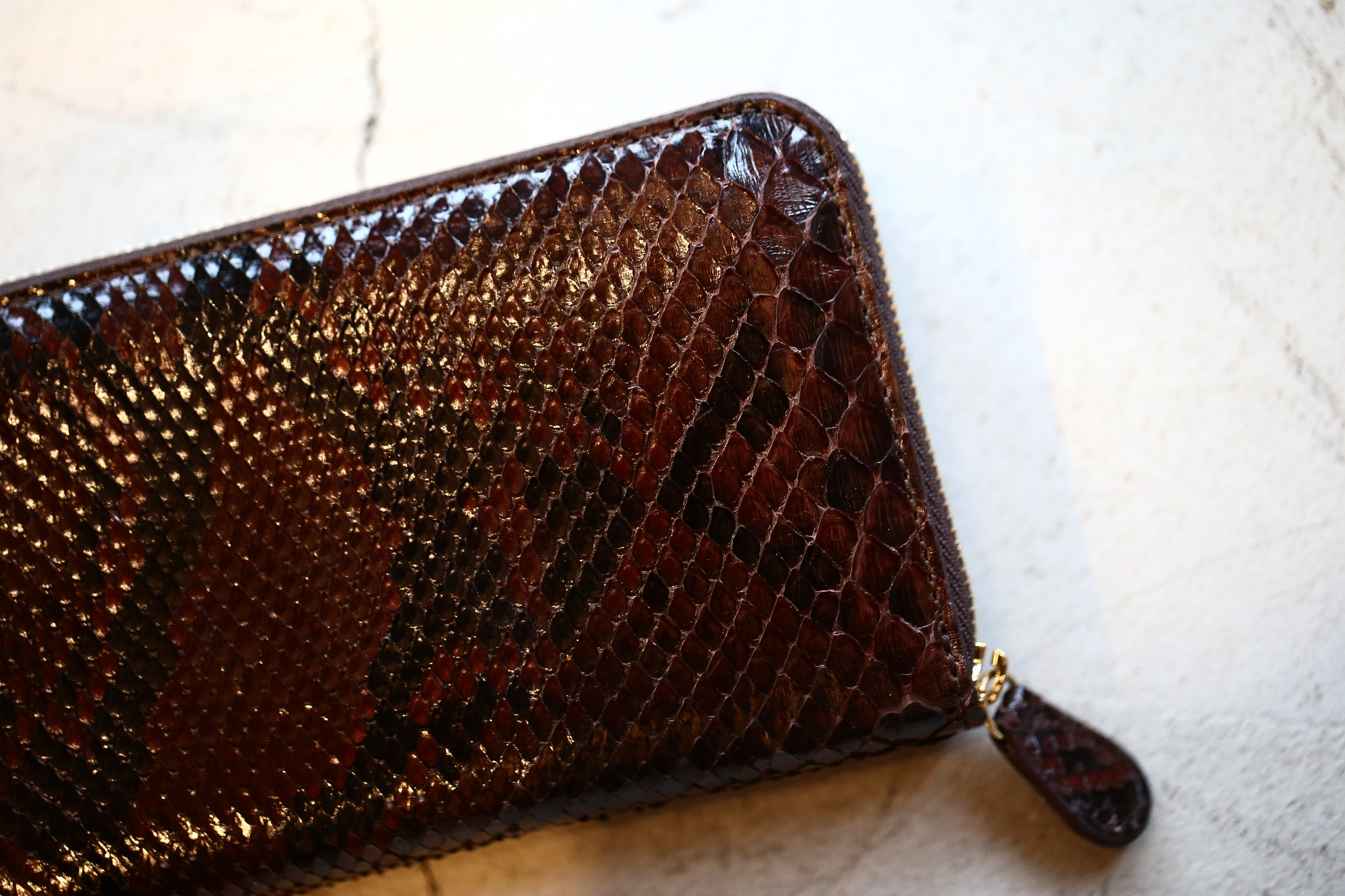 J&M DAVIDSON (ジェイアンドエムデヴィッドソン) ELONGATED ZIP WALLET (エロンゲーテッド ジップ ウォレット) 10069 PYTHON LEATHER / CALF LEATHER (パイソンレザー / カーフレザー) 長財布 ウォレット DK BROWN / PETROL (ダークブラウン / ペトロール・6800) Made in spain (スペイン製) 2017秋冬新作  JMDAVIDOSN JANDMDAVIDSON 愛知 名古屋 Alto e Diritto アルト エ デリット