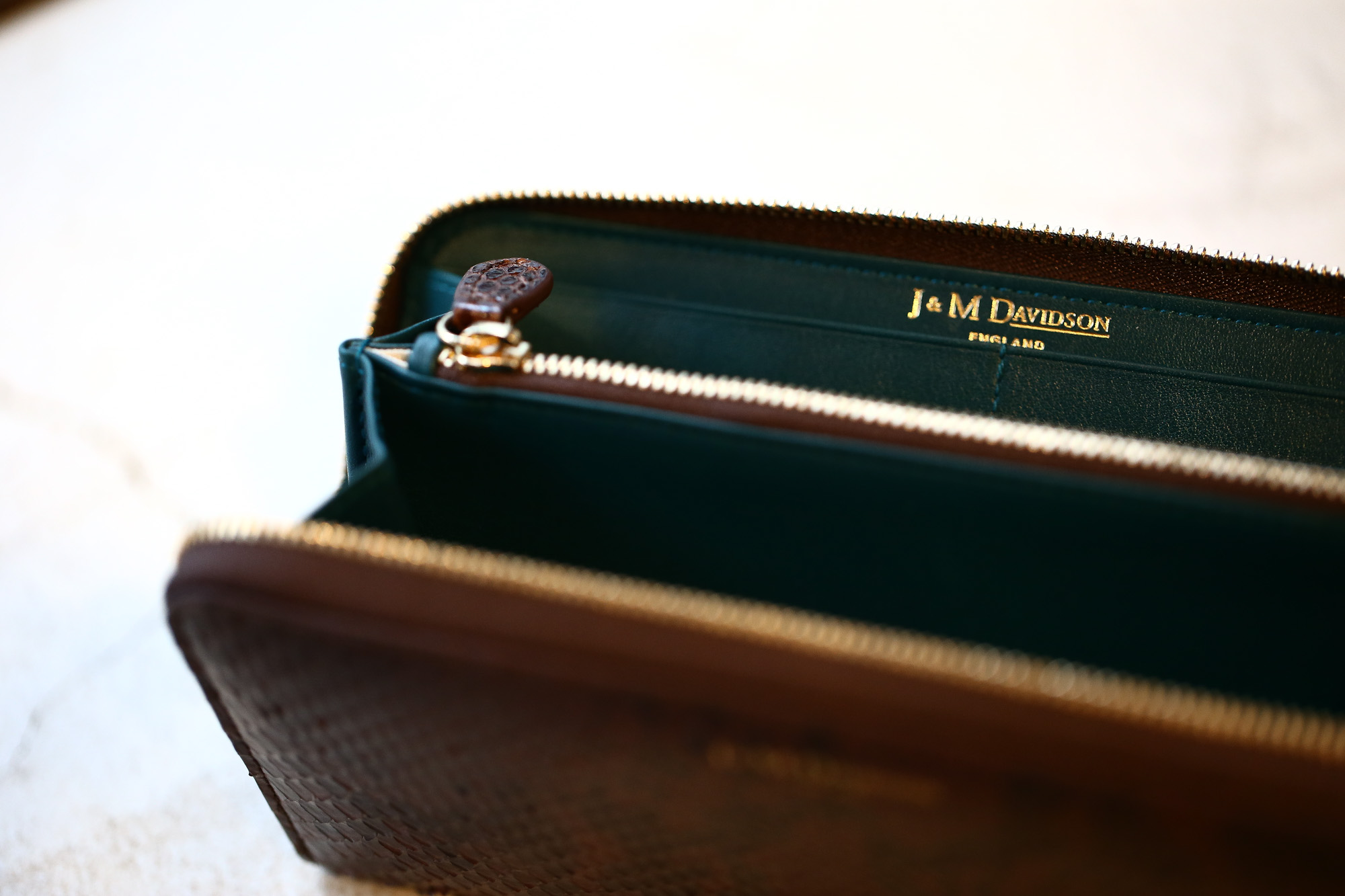 J&M DAVIDSON (ジェイアンドエムデヴィッドソン) ELONGATED ZIP WALLET (エロンゲーテッド ジップ ウォレット) 10069 PYTHON LEATHER / CALF LEATHER (パイソンレザー / カーフレザー) 長財布 ウォレット DK BROWN / PETROL (ダークブラウン / ペトロール・6800) Made in spain (スペイン製) 2017秋冬新作  JMDAVIDOSN JANDMDAVIDSON 愛知 名古屋 Alto e Diritto アルト エ デリット