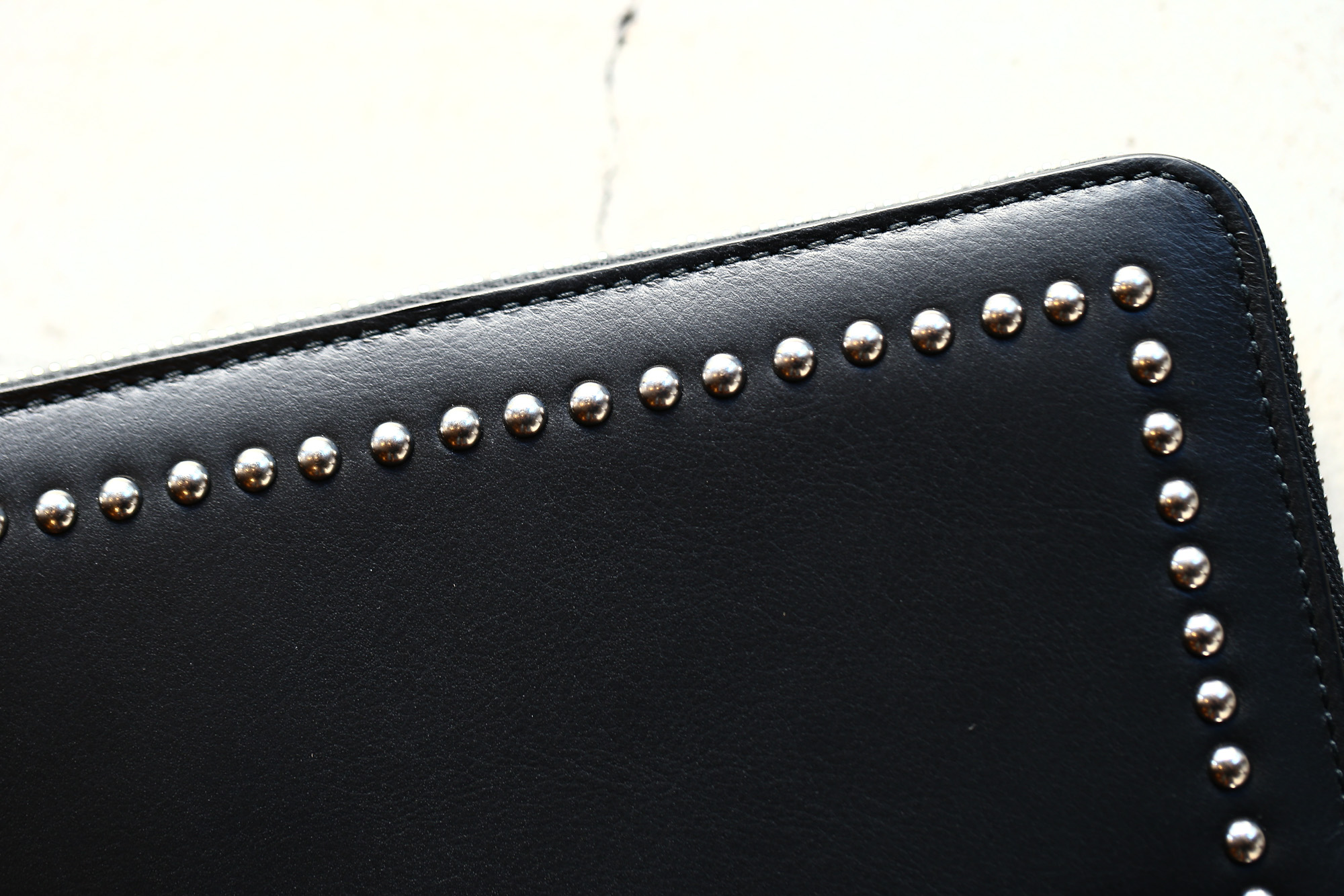 J&M DAVIDSON (ジェイアンドエムデヴィッドソン) JET SET COLLECTION (ジェットセット コレクション) ELONGATED ZIP WALLET WITH STUDS (エロンゲテッド ジップ ウォレット ウィズ スタッズ) 10128N CALF LEATHER (カーフレザー) 長財布 ウォレット BLACK (ブラック・9990) Made in spain (スペイン製) 2017 秋冬新作 jmdavidson ジェイエムデヴィッドソン 財布 ウォレット 愛知 名古屋 Alto e Diritto アルト エ デリット