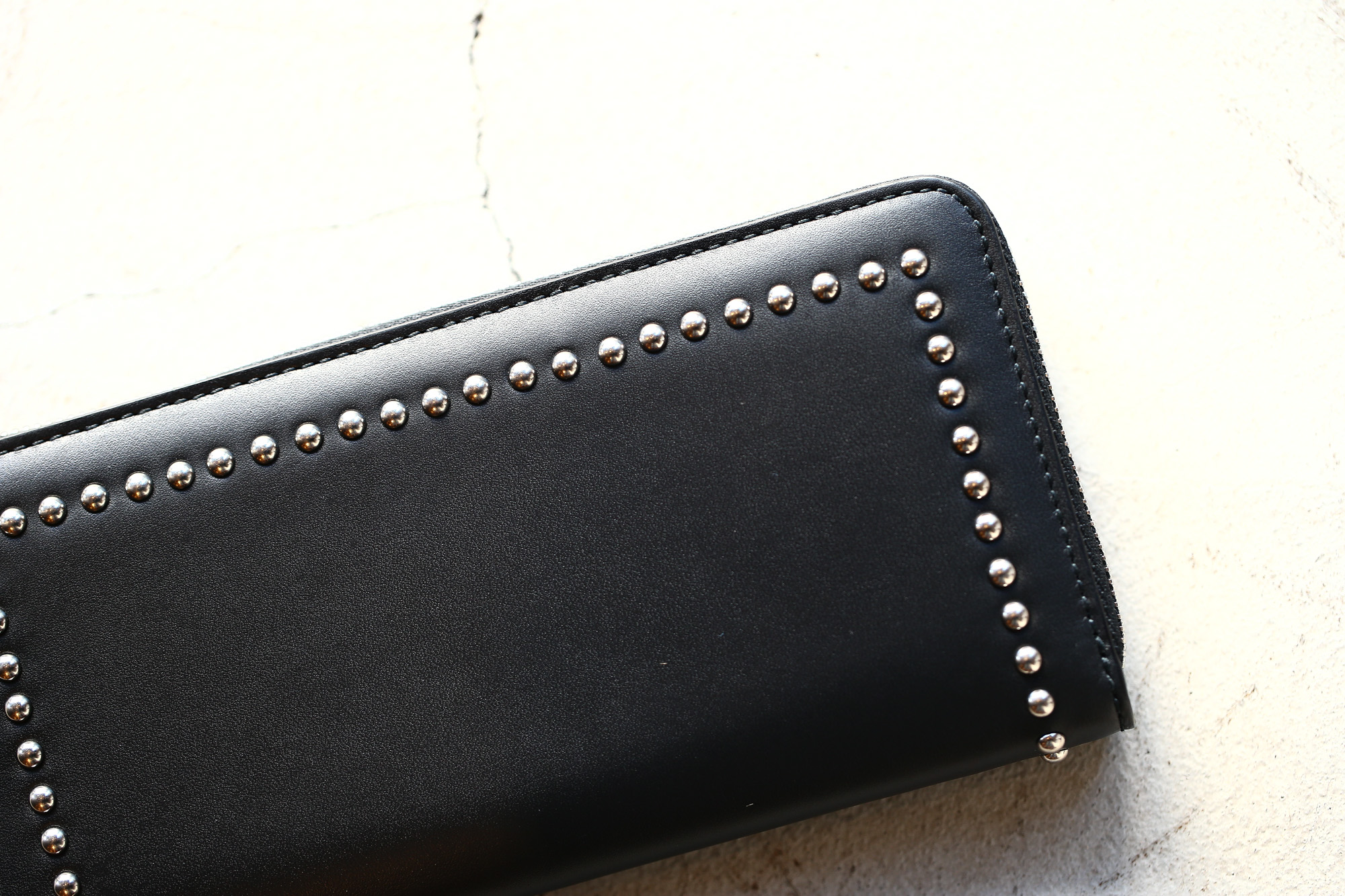 J&M DAVIDSON (ジェイアンドエムデヴィッドソン) JET SET COLLECTION (ジェットセット コレクション) ELONGATED ZIP WALLET WITH STUDS (エロンゲテッド ジップ ウォレット ウィズ スタッズ) 10128N CALF LEATHER (カーフレザー) 長財布 ウォレット BLACK (ブラック・9990) Made in spain (スペイン製) 2017 秋冬新作 jmdavidson ジェイエムデヴィッドソン 財布 ウォレット 愛知 名古屋 Alto e Diritto アルト エ デリット