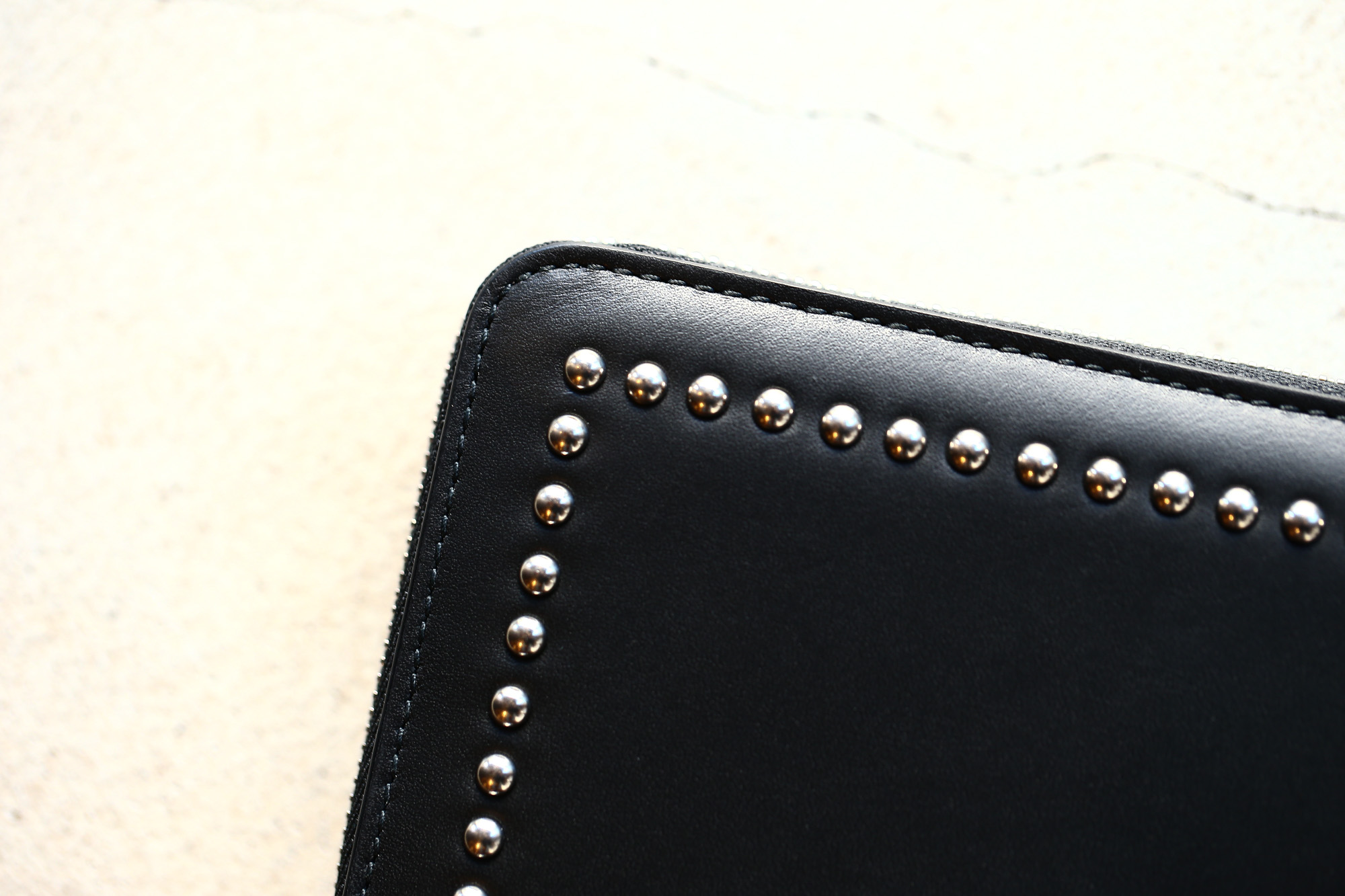 J&M DAVIDSON (ジェイアンドエムデヴィッドソン) JET SET COLLECTION (ジェットセット コレクション) ELONGATED ZIP WALLET WITH STUDS (エロンゲテッド ジップ ウォレット ウィズ スタッズ) 10128N CALF LEATHER (カーフレザー) 長財布 ウォレット BLACK (ブラック・9990) Made in spain (スペイン製) 2017 秋冬新作 jmdavidson ジェイエムデヴィッドソン 財布 ウォレット 愛知 名古屋 Alto e Diritto アルト エ デリット