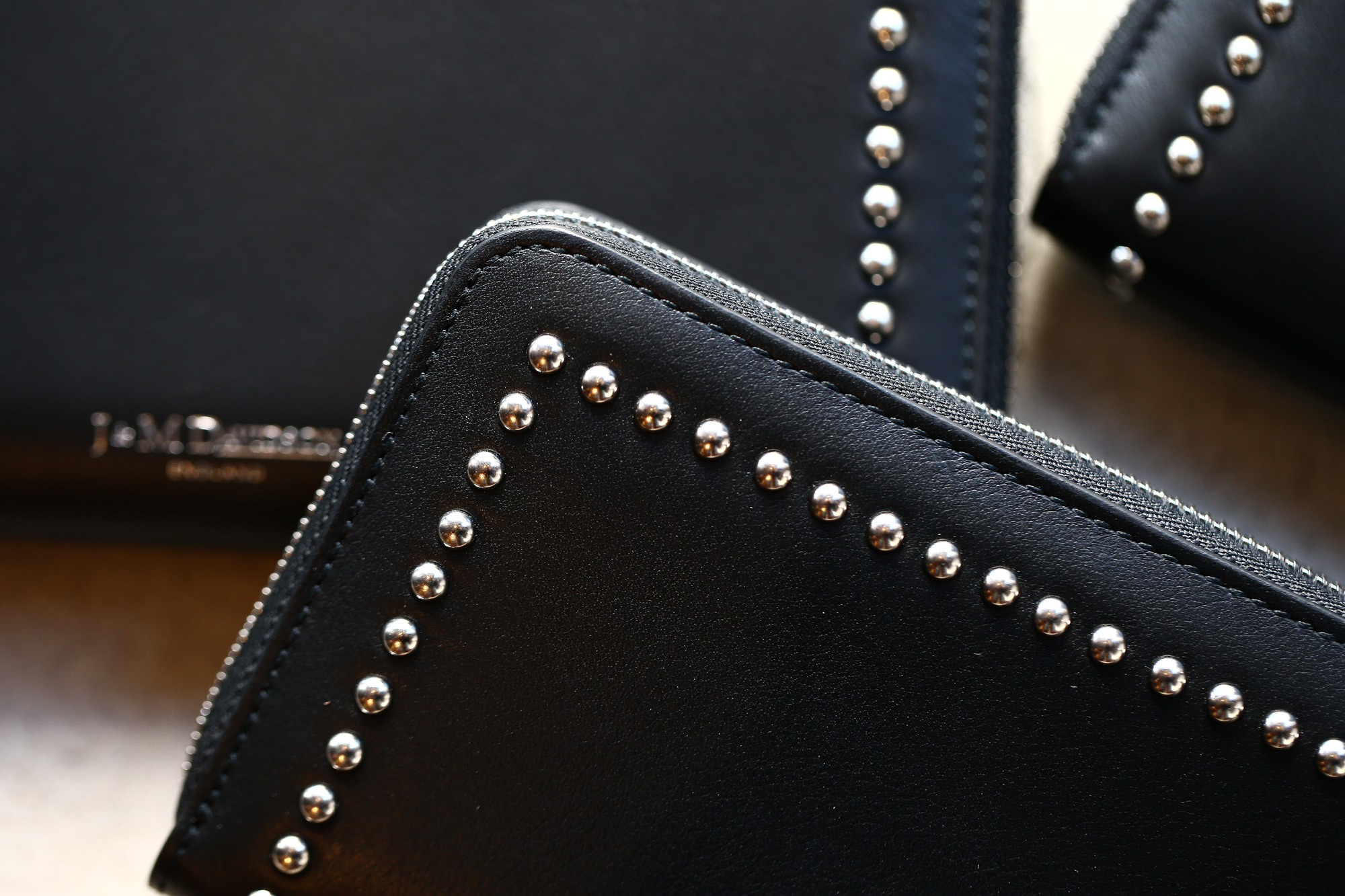 J&M DAVIDSON (ジェイアンドエムデヴィッドソン) JET SET COLLECTION (ジェットセット コレクション) ELONGATED ZIP WALLET WITH STUDS (エロンゲテッド ジップ ウォレット ウィズ スタッズ) 10128N CALF LEATHER (カーフレザー) 長財布 ウォレット BLACK (ブラック・9990) Made in spain (スペイン製) 2017 秋冬新作 jmdavidson ジェイエムデヴィッドソン 財布 ウォレット 愛知 名古屋 Alto e Diritto アルト エ デリット