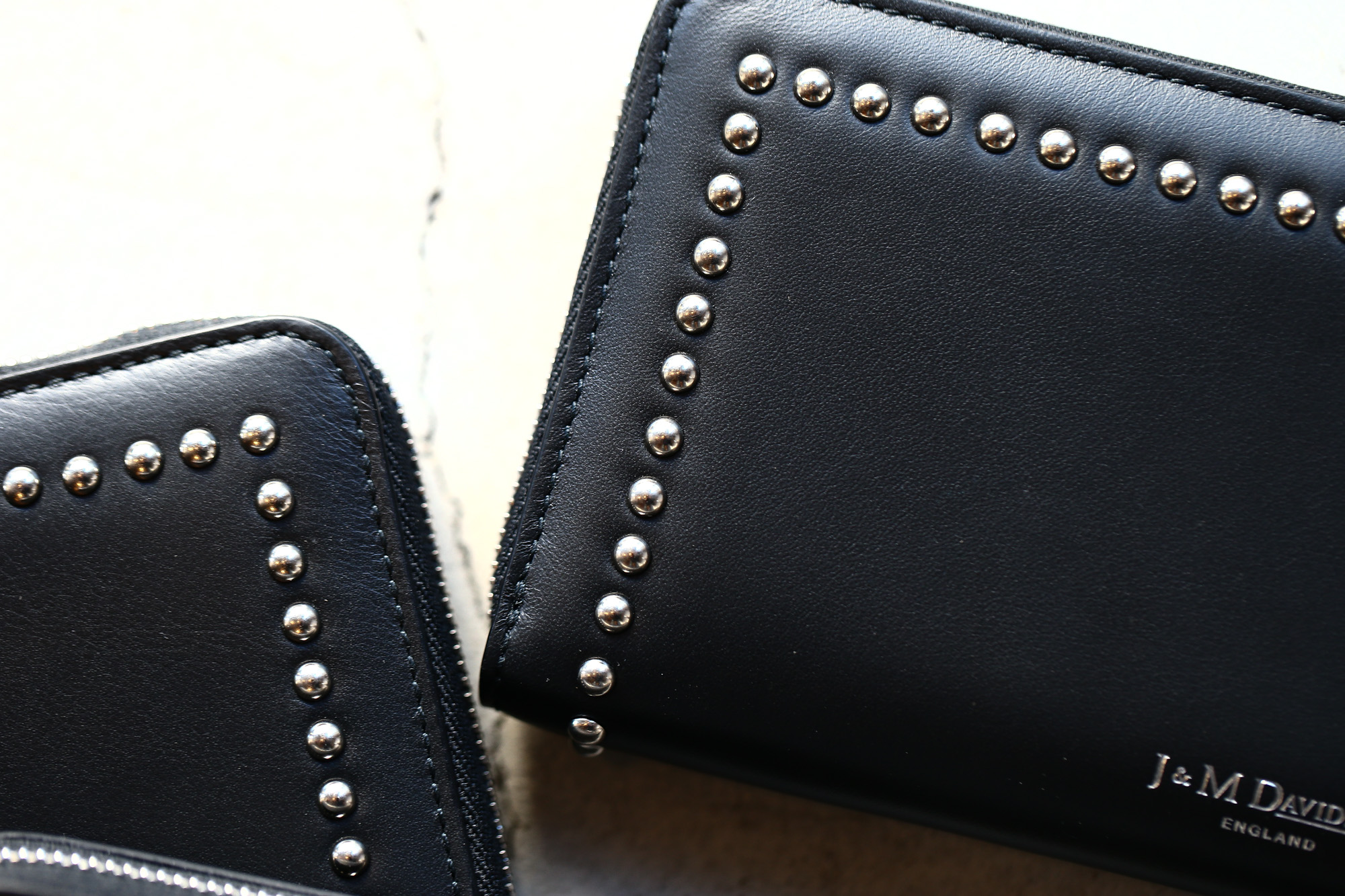 J&M DAVIDSON (ジェイアンドエムデヴィッドソン) JET SET COLLECTION (ジェットセット コレクション) ELONGATED ZIP WALLET WITH STUDS (エロンゲテッド ジップ ウォレット ウィズ スタッズ) 10128N CALF LEATHER (カーフレザー) 長財布 ウォレット BLACK (ブラック・9990) Made in spain (スペイン製) 2017 秋冬新作 jmdavidson ジェイエムデヴィッドソン 財布 ウォレット 愛知 名古屋 Alto e Diritto アルト エ デリット