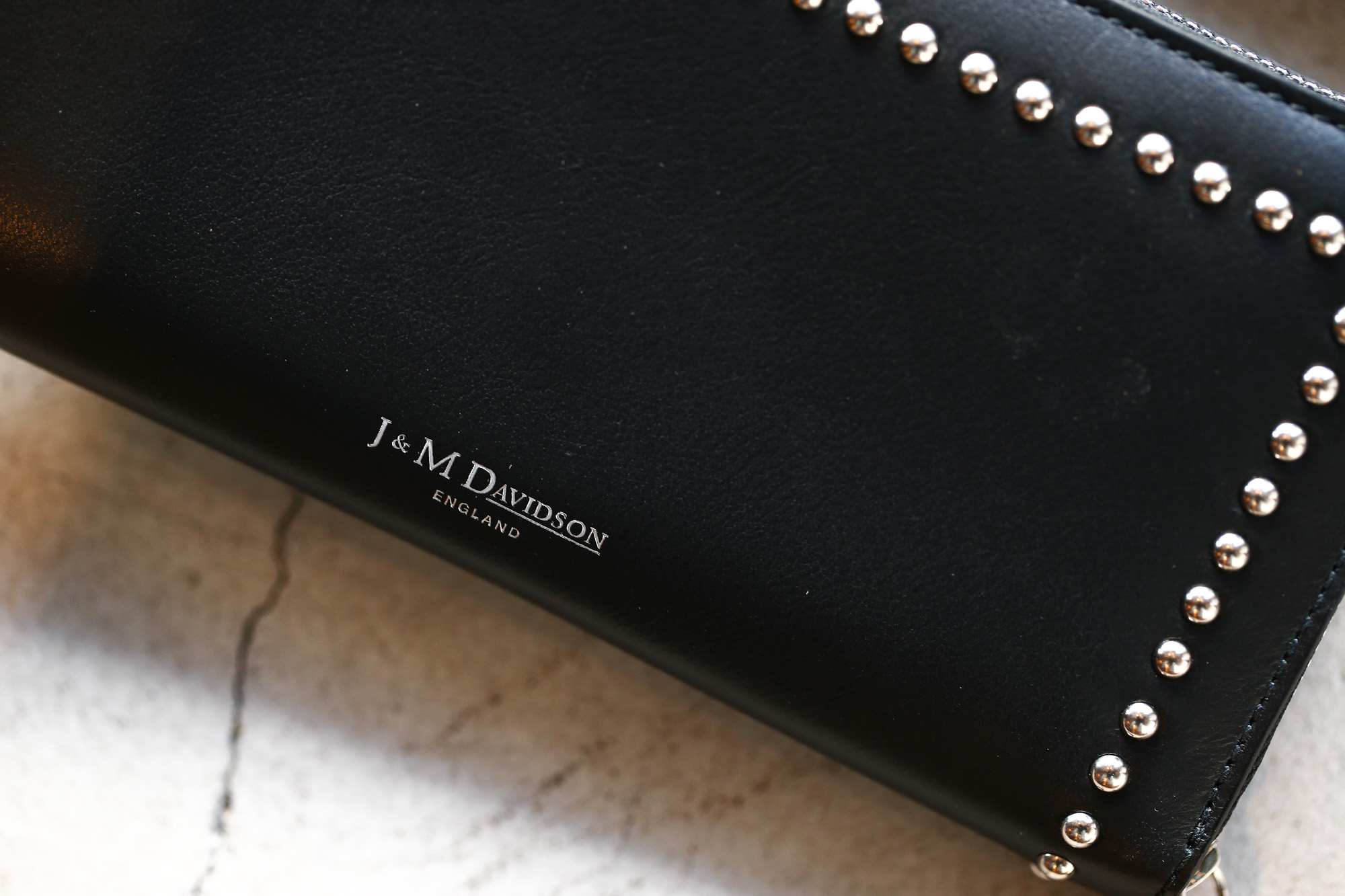 J&M DAVIDSON (ジェイアンドエムデヴィッドソン) JET SET COLLECTION (ジェットセット コレクション) ELONGATED ZIP WALLET WITH STUDS (エロンゲテッド ジップ ウォレット ウィズ スタッズ) 10128N CALF LEATHER (カーフレザー) 長財布 ウォレット BLACK (ブラック・9990) Made in spain (スペイン製) 2017 秋冬新作 jmdavidson ジェイエムデヴィッドソン 財布 ウォレット 愛知 名古屋 Alto e Diritto アルト エ デリット