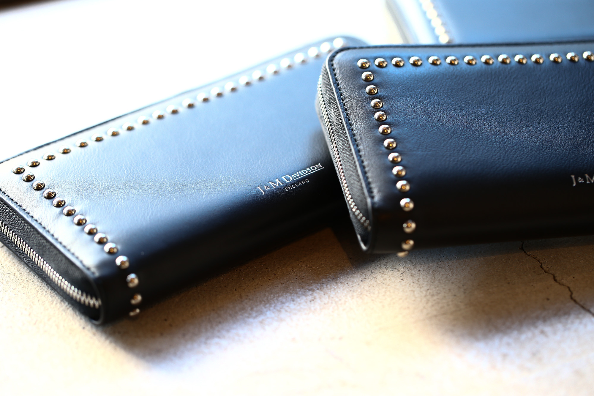 J&M DAVIDSON (ジェイアンドエムデヴィッドソン) JET SET COLLECTION (ジェットセット コレクション) ELONGATED ZIP WALLET WITH STUDS (エロンゲテッド ジップ ウォレット ウィズ スタッズ) 10128N CALF LEATHER (カーフレザー) 長財布 ウォレット BLACK (ブラック・9990) Made in spain (スペイン製) 2017 秋冬新作 jmdavidson ジェイエムデヴィッドソン 財布 ウォレット 愛知 名古屋 Alto e Diritto アルト エ デリット