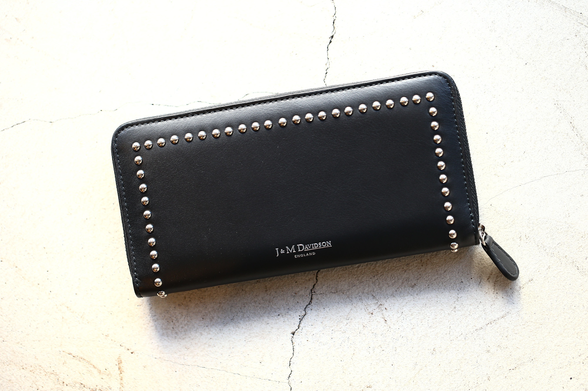 J&M DAVIDSON (ジェイアンドエムデヴィッドソン) JET SET COLLECTION (ジェットセット コレクション) ELONGATED ZIP WALLET WITH STUDS (エロンゲテッド ジップ ウォレット ウィズ スタッズ) 10128N CALF LEATHER (カーフレザー) 長財布 ウォレット BLACK (ブラック・9990) Made in spain (スペイン製) 2017 秋冬新作 jmdavidson ジェイエムデヴィッドソン 財布 ウォレット 愛知 名古屋 Alto e Diritto アルト エ デリット