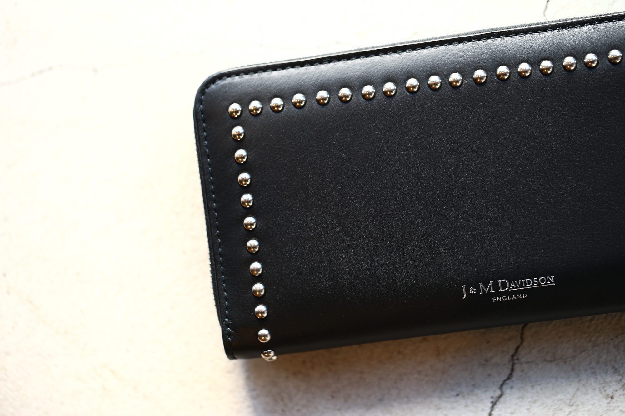 J&M DAVIDSON (ジェイアンドエムデヴィッドソン) JET SET COLLECTION (ジェットセット コレクション) ELONGATED ZIP WALLET WITH STUDS (エロンゲテッド ジップ ウォレット ウィズ スタッズ) 10128N CALF LEATHER (カーフレザー) 長財布 ウォレット BLACK (ブラック・9990) Made in spain (スペイン製) 2017 秋冬新作 jmdavidson ジェイエムデヴィッドソン 財布 ウォレット 愛知 名古屋 Alto e Diritto アルト エ デリット