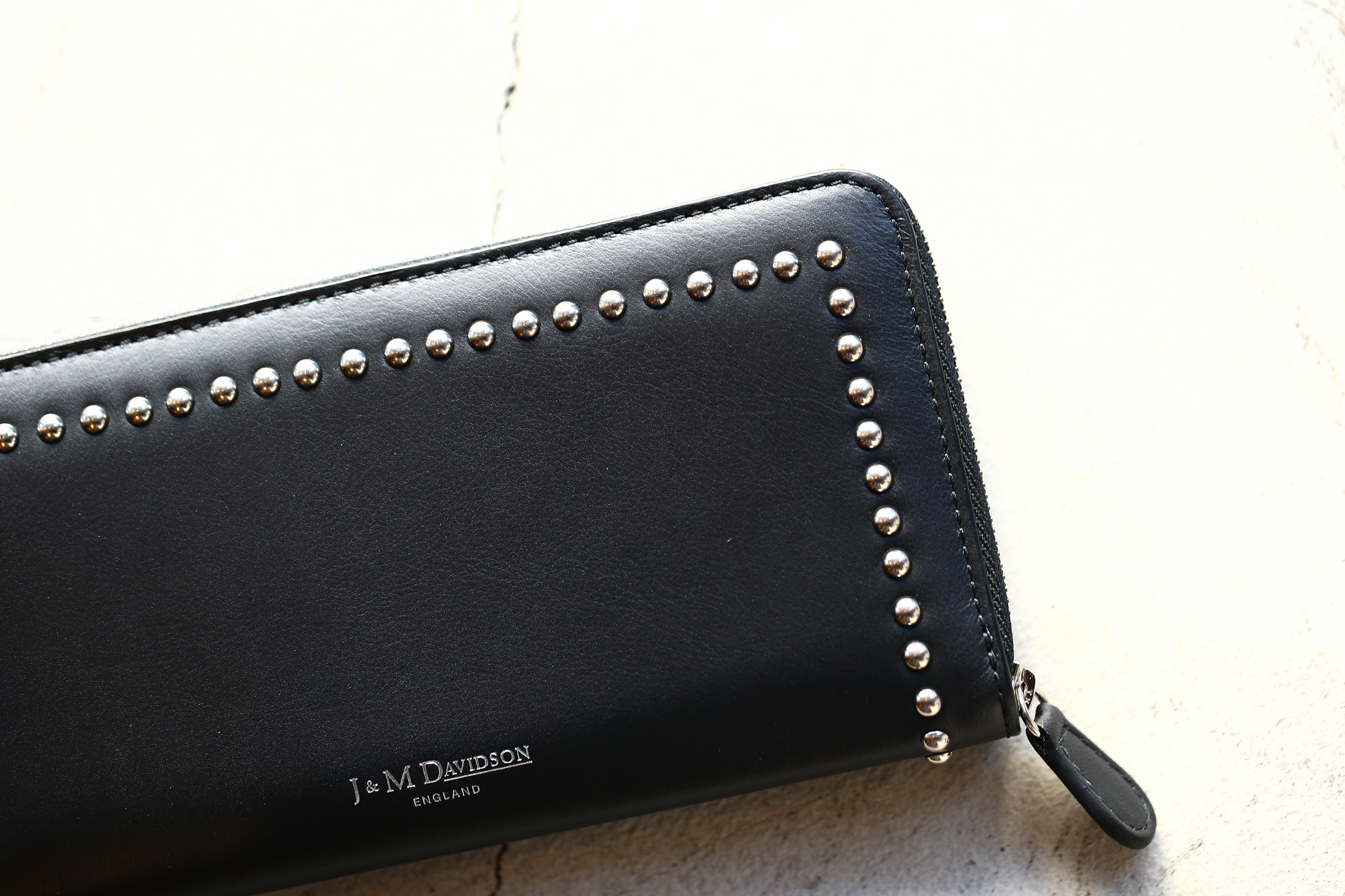 J&M DAVIDSON (ジェイアンドエムデヴィッドソン) JET SET COLLECTION (ジェットセット コレクション) ELONGATED ZIP WALLET WITH STUDS (エロンゲテッド ジップ ウォレット ウィズ スタッズ) 10128N CALF LEATHER (カーフレザー) 長財布 ウォレット BLACK (ブラック・9990) Made in spain (スペイン製) 2017 秋冬新作 jmdavidson ジェイエムデヴィッドソン 財布 ウォレット 愛知 名古屋 Alto e Diritto アルト エ デリット