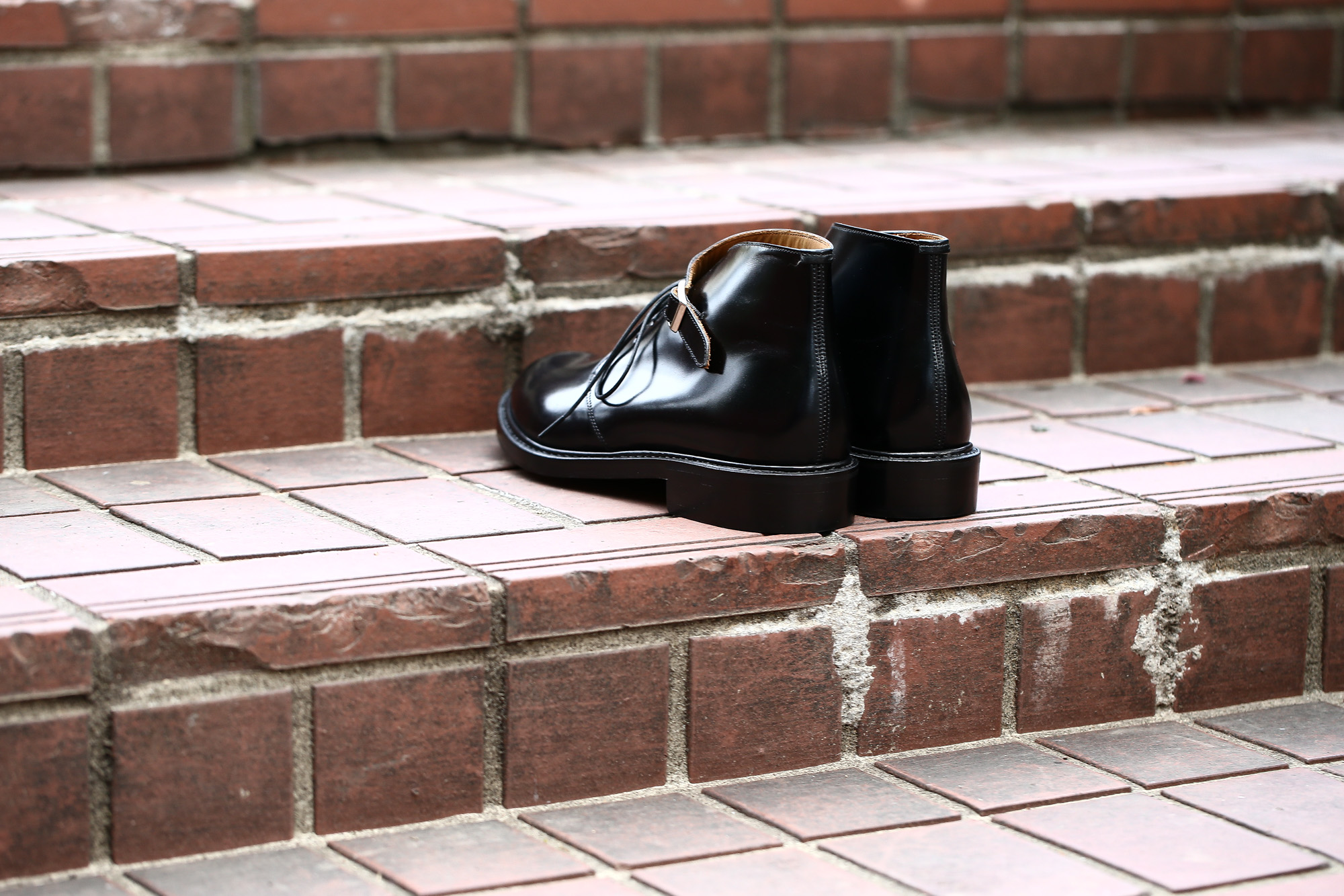 Cuervo (クエルボ) 【Derringer Cordovan / デリンジャー コードバン】　Shell Cordovan シェルコードバンレザー Goodyear Welt Process  Double Leather Sole Chukka Boots チャッカブーツ  BLACK(ブラック・BLK) MADE IN JAPAN(日本製) 2017 秋冬新作 愛知 名古屋 Alto e Diritto アルト エ デリット クエルボ　チャッカブーツ コードバン 5(24),5.5(24.5),6(25),6.5(25.5),7(26),7.5(26.5),8(27),8.5(27.5),9(28)