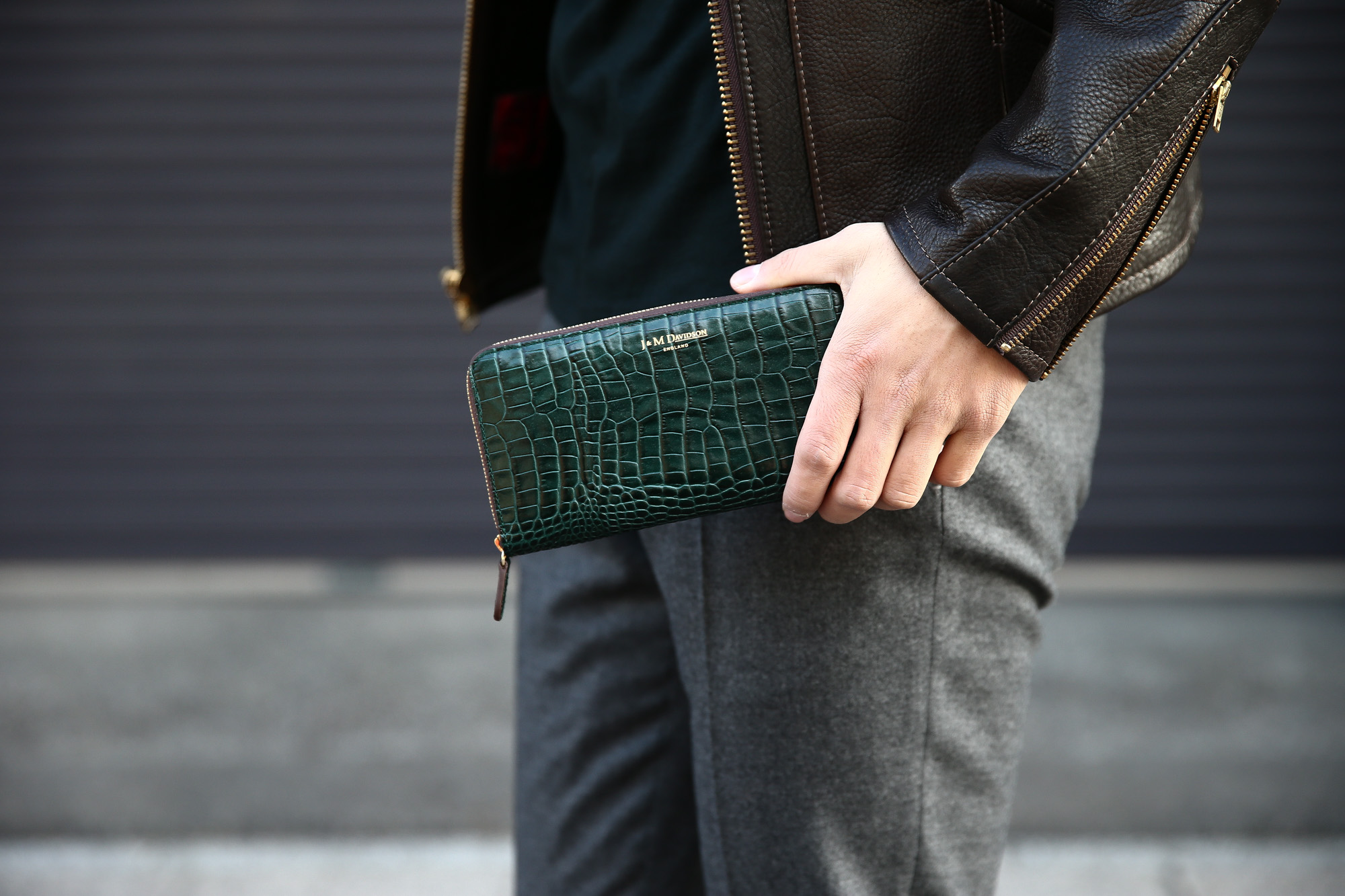 【J&M DAVIDSON // ジェイアンドエムデヴィッドソン】 ELONGATED ZIP WALLET (エロンゲーテッド ジップ ウォレット) 7444 SMALL MOCK CROC (クロコダイル型押し) 長財布 ウォレット BOTTLE GREEN / NIGTH (ボトルグリーン / ナイト・4800) Made in spain (スペイン製) 2017 秋冬新作 jandmdavidson jmdavidson 財布 サイフ 愛知 名古屋 Alto e Diritto アルト エ デリット