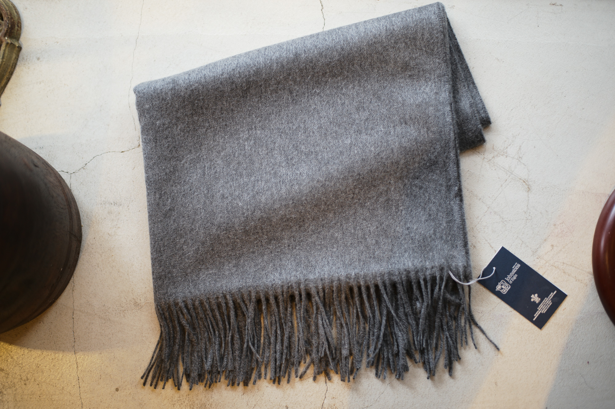 Johnstons (ジョンストンズ) WA56 STOLE Cashmere 100% カシミア 大判 ストール MID GREY (ミッドグレー・HA0501) Made in Scotland (スコットランド製) 2017 秋冬新作 johnstons 愛知 名古屋 Alto e Diritto アルト エ デリット