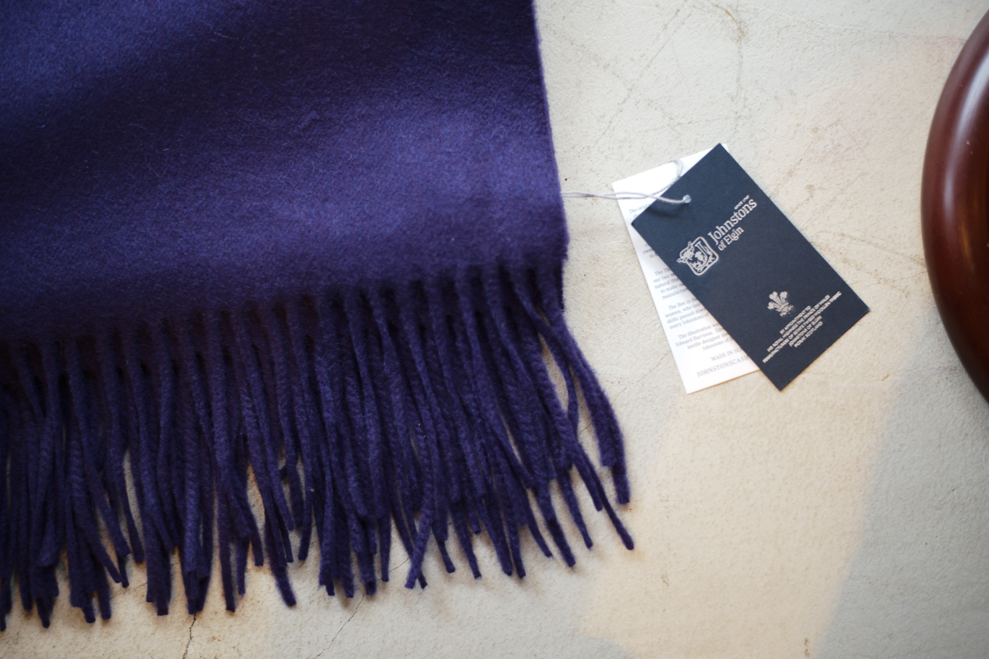 Johnstons (ジョンストンズ) WA56 STOLE Cashmere 100% カシミア 大判 ストール ROYAL PURPLE (ロイヤルパープル・SD7119) Made in Scotland (スコットランド製) 2017 秋冬新作 johnstons 愛知 名古屋 Alto e Diritto アルト エ デリット