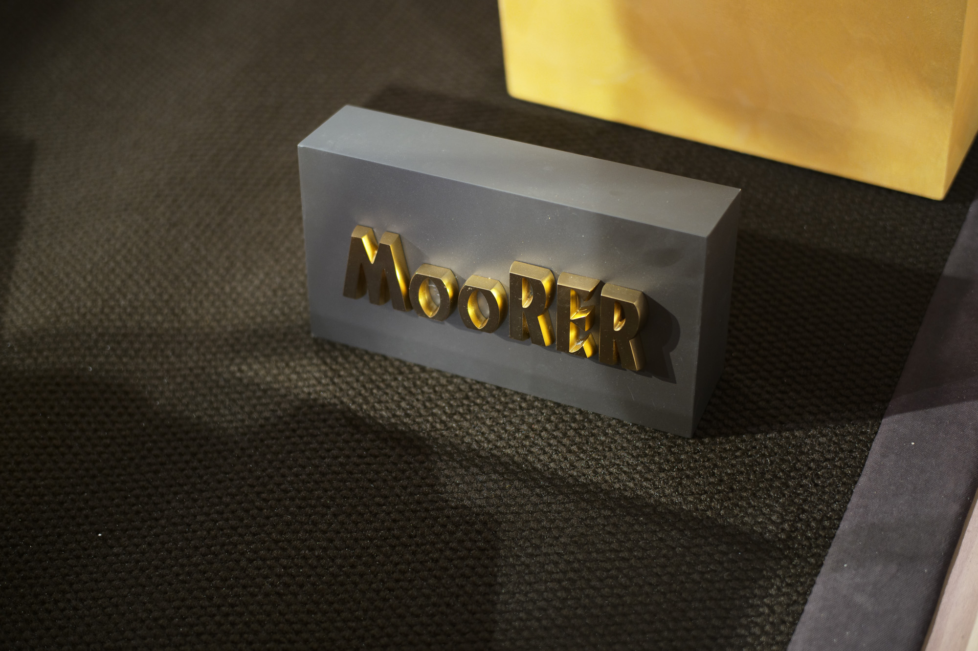 MOORER / ムーレー (2018 秋冬 メイン 展示会) 愛知 名古屋 Alto e Diritto アルト エ デリット moorer ムーレー　デニムパンツ denimpants ストレッチジーンズ ジーンズ ダウン コート ダウンベスト ファージャケット レザー ウール カシミア ナイロン ムートン