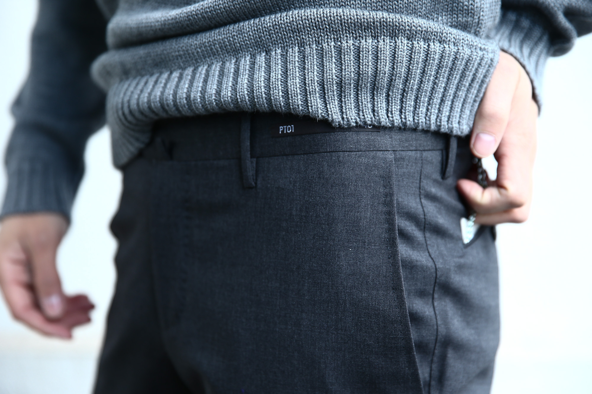 【PT01 / ピーティーゼロウーノ】 BUSINESS SUPER SLIM FIT (スーパースリムフィット) ストレッチ トロピカル サマーウール スラックス CHARCOAL GRAY (チャコールグレー・0255) 2018 春夏新作 pt01 ピーティー 愛知 名古屋 Alto e Diritto アルト エ デリット