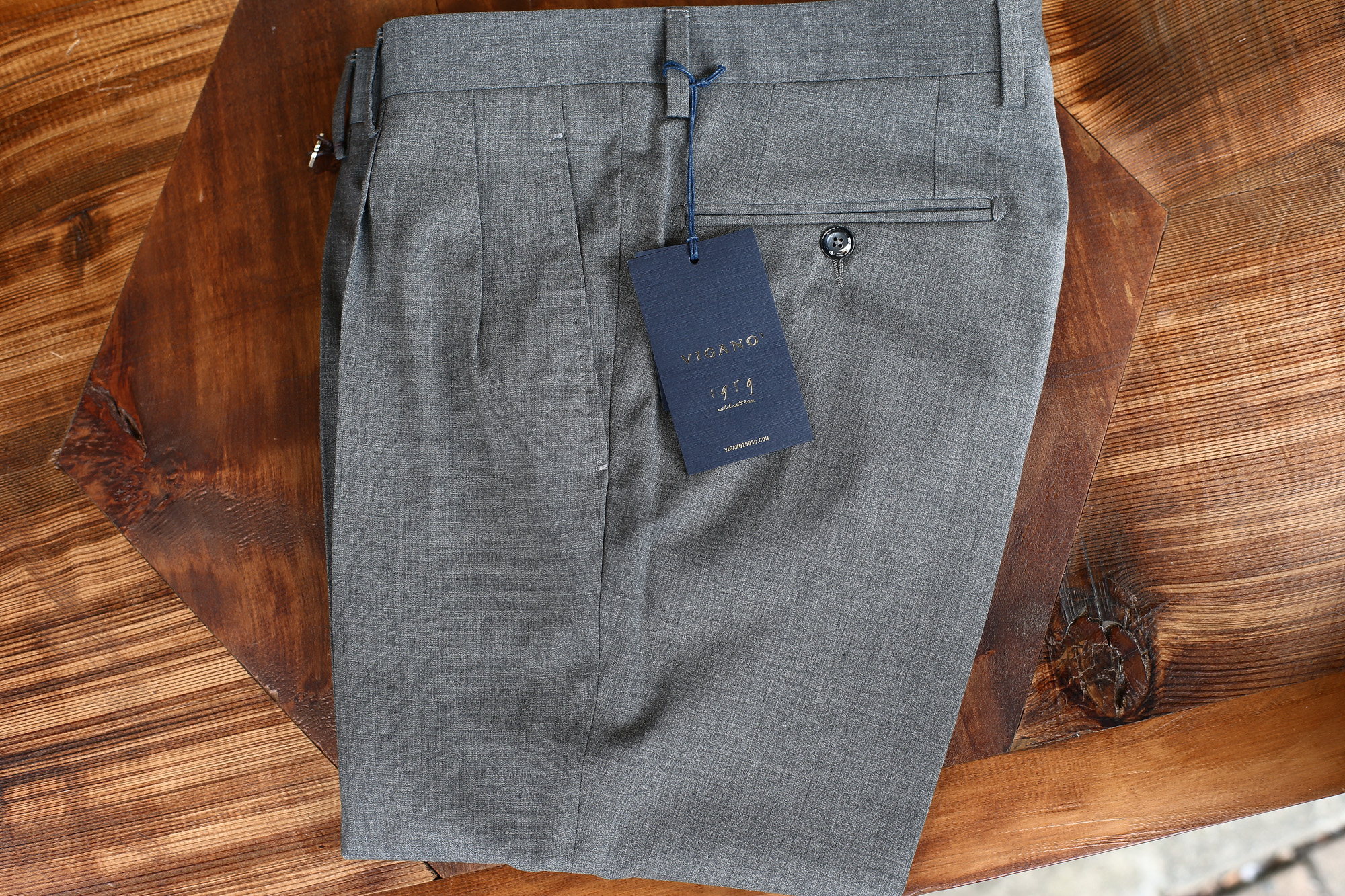 VIGANO (ヴィガーノ) WASHABLE SLACKS (ウォッシャブル スラックス) ウォッシャブル トロピカルウール テーパード 2プリーツ パンツ MEDIUM GRAY (ミディアムグレー・928) 2018 春夏新作 vigano ヴィガーノ 愛知 名古屋 Alto e Diritto アルト エ デリット スラックス グレスラ ネイビースラックス