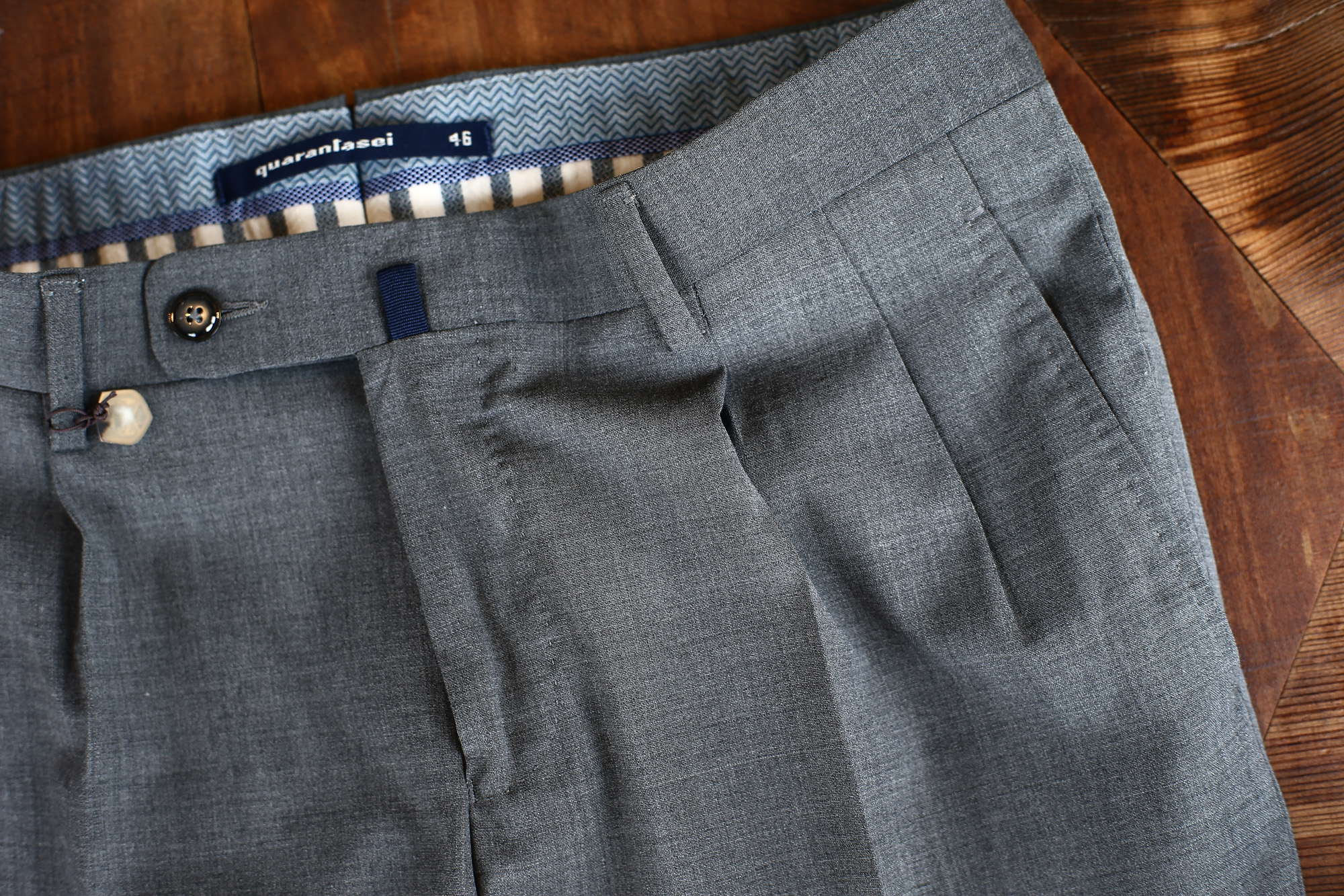 VIGANO (ヴィガーノ) WASHABLE SLACKS (ウォッシャブル スラックス) ウォッシャブル トロピカルウール テーパード 2プリーツ パンツ MEDIUM GRAY (ミディアムグレー・928) 2018 春夏新作 vigano ヴィガーノ 愛知 名古屋 Alto e Diritto アルト エ デリット スラックス グレスラ ネイビースラックス