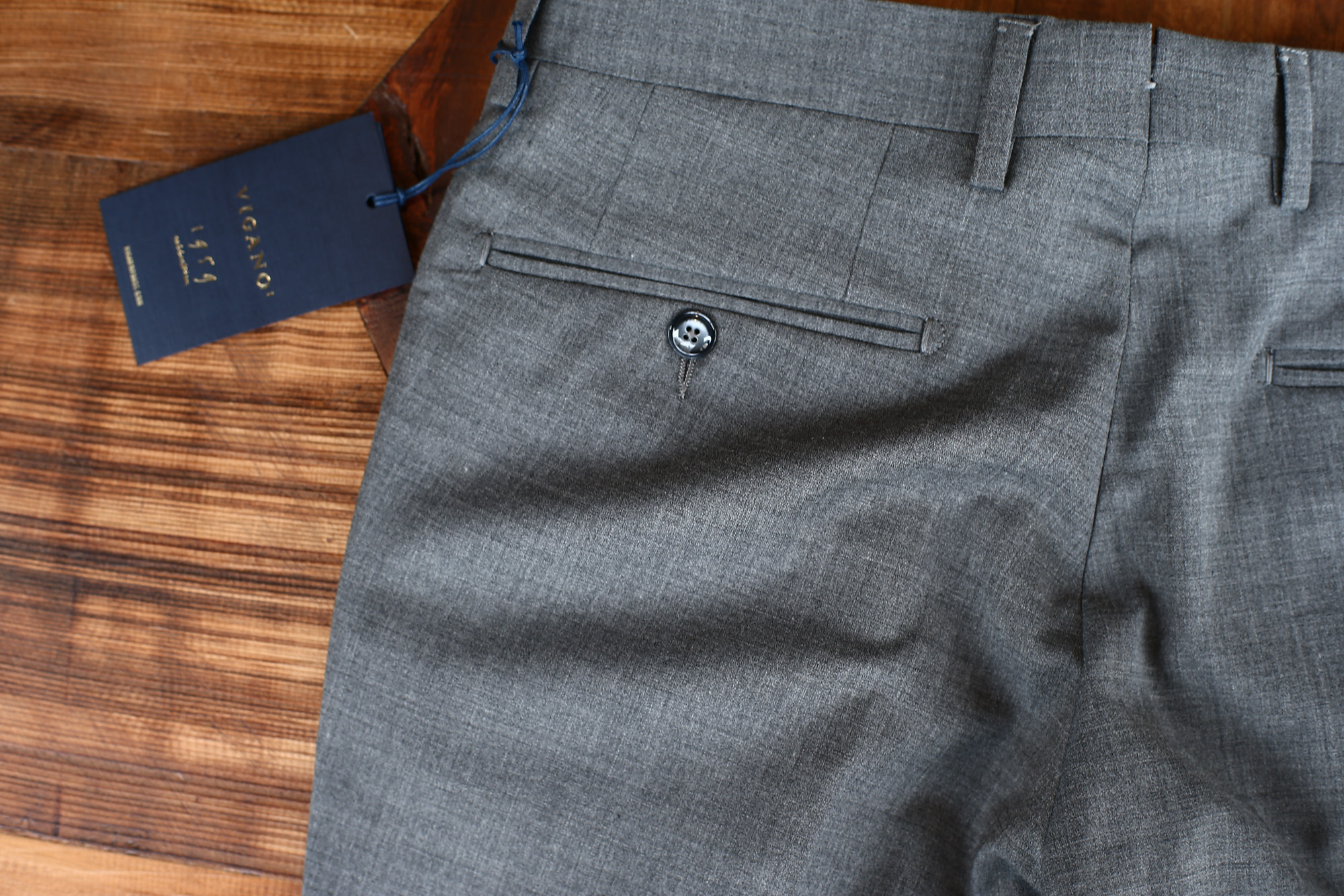 VIGANO (ヴィガーノ) WASHABLE SLACKS (ウォッシャブル スラックス) ウォッシャブル トロピカルウール テーパード 2プリーツ パンツ MEDIUM GRAY (ミディアムグレー・928) 2018 春夏新作 vigano ヴィガーノ 愛知 名古屋 Alto e Diritto アルト エ デリット スラックス グレスラ ネイビースラックス