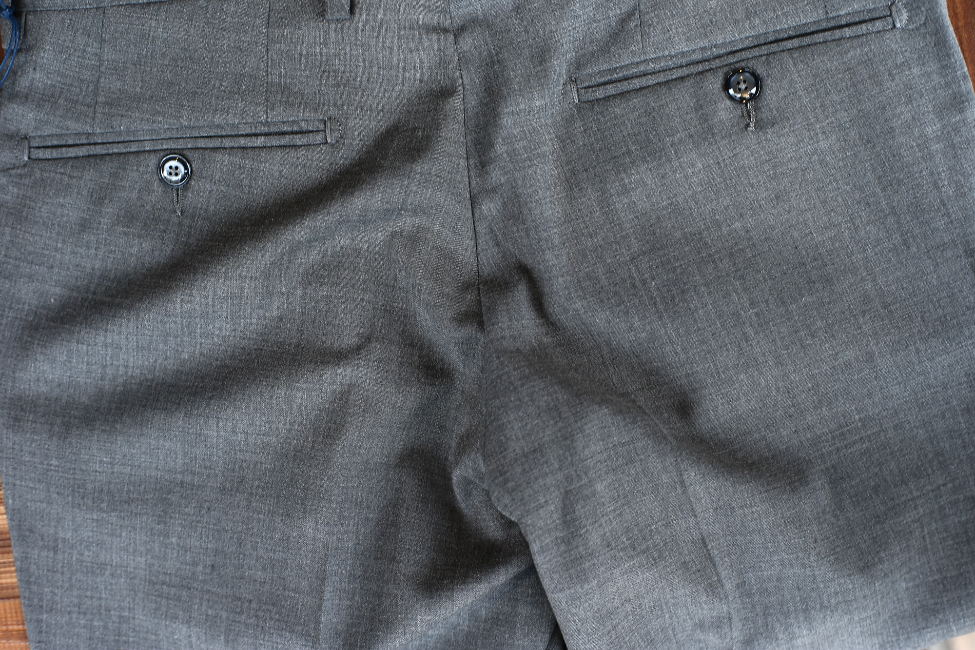 VIGANO (ヴィガーノ) WASHABLE SLACKS (ウォッシャブル スラックス) ウォッシャブル トロピカルウール テーパード 2プリーツ パンツ MEDIUM GRAY (ミディアムグレー・928) 2018 春夏新作 vigano ヴィガーノ 愛知 名古屋 Alto e Diritto アルト エ デリット スラックス グレスラ ネイビースラックス