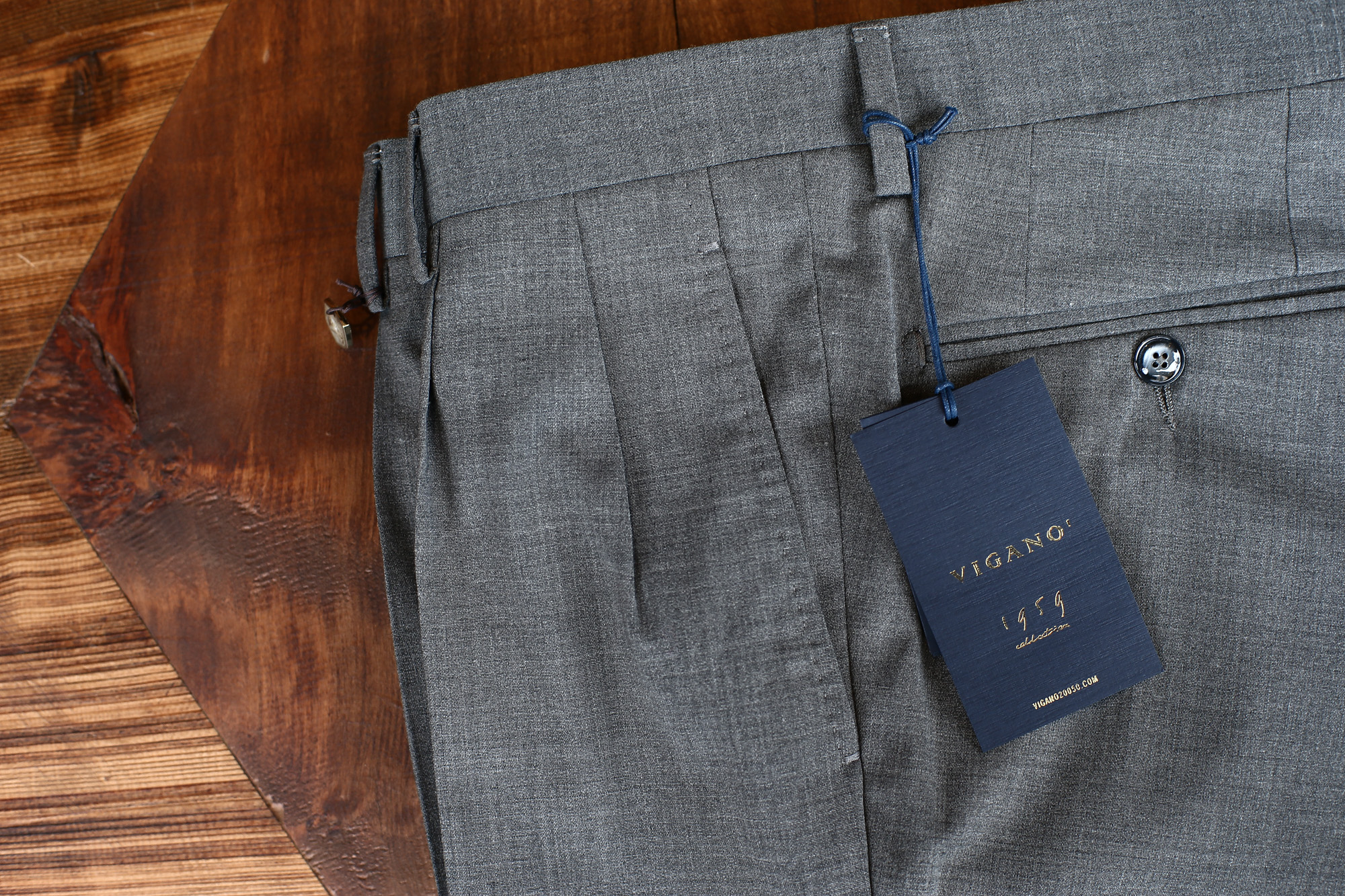 VIGANO (ヴィガーノ) WASHABLE SLACKS (ウォッシャブル スラックス) ウォッシャブル トロピカルウール テーパード 2プリーツ パンツ MEDIUM GRAY (ミディアムグレー・928) 2018 春夏新作 vigano ヴィガーノ 愛知 名古屋 Alto e Diritto アルト エ デリット スラックス グレスラ ネイビースラックス