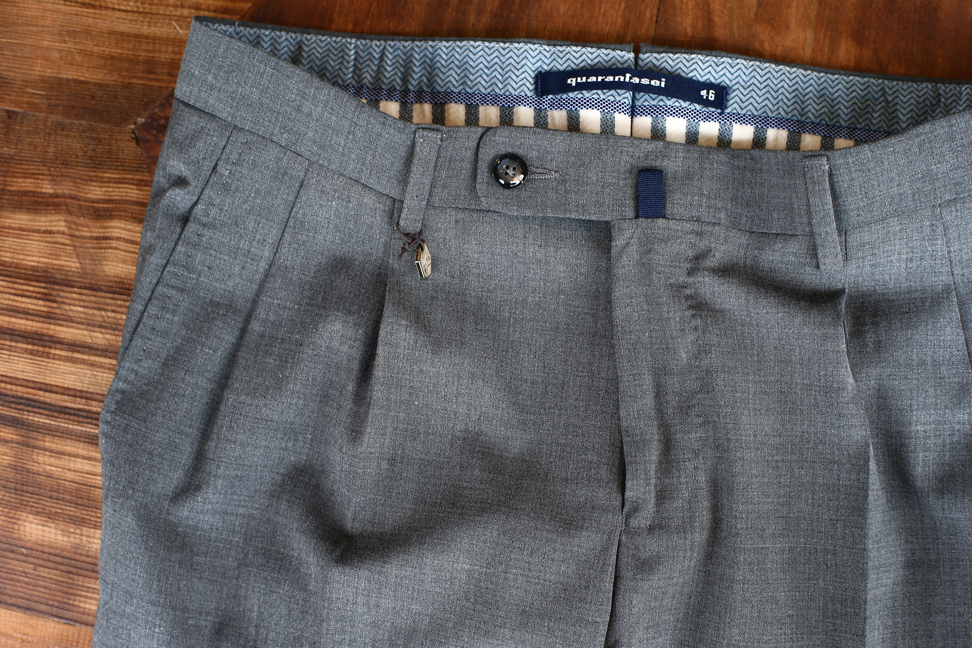 VIGANO (ヴィガーノ) WASHABLE SLACKS (ウォッシャブル スラックス) ウォッシャブル トロピカルウール テーパード 2プリーツ パンツ MEDIUM GRAY (ミディアムグレー・928) 2018 春夏新作 vigano ヴィガーノ 愛知 名古屋 Alto e Diritto アルト エ デリット スラックス グレスラ ネイビースラックス