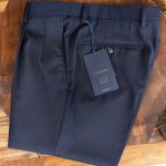 VIGANO (ヴィガーノ) WASHABLE SLACKS (ウォッシャブル スラックス) ウォッシャブル トロピカルウール テーパード 2プリーツ パンツ NAVY (ネイビー・880) 2018 春夏新作のイメージ