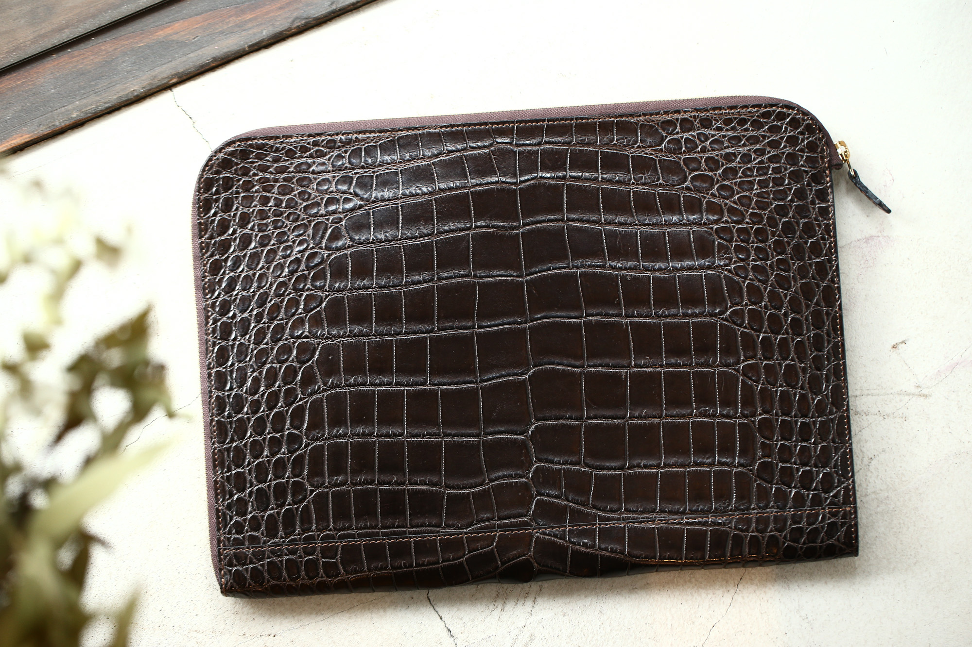 Cisei × 山本製鞄 (シセイ × 山本製鞄) Crocodile Document Case Large (クロコダイル ドキュメントケース ラージ) Nile Crocodile Leather (ワニ革) ナイル クロコダイル クラッチバッグ BLACK(ブラック),NAVY(ネイビー),BROWN(ブラウン)  Made in Japan (日本製)  cisei yamamotoseiho トートバック クロコ 愛知 名古屋 Alto e Diritto アルト エ デリット