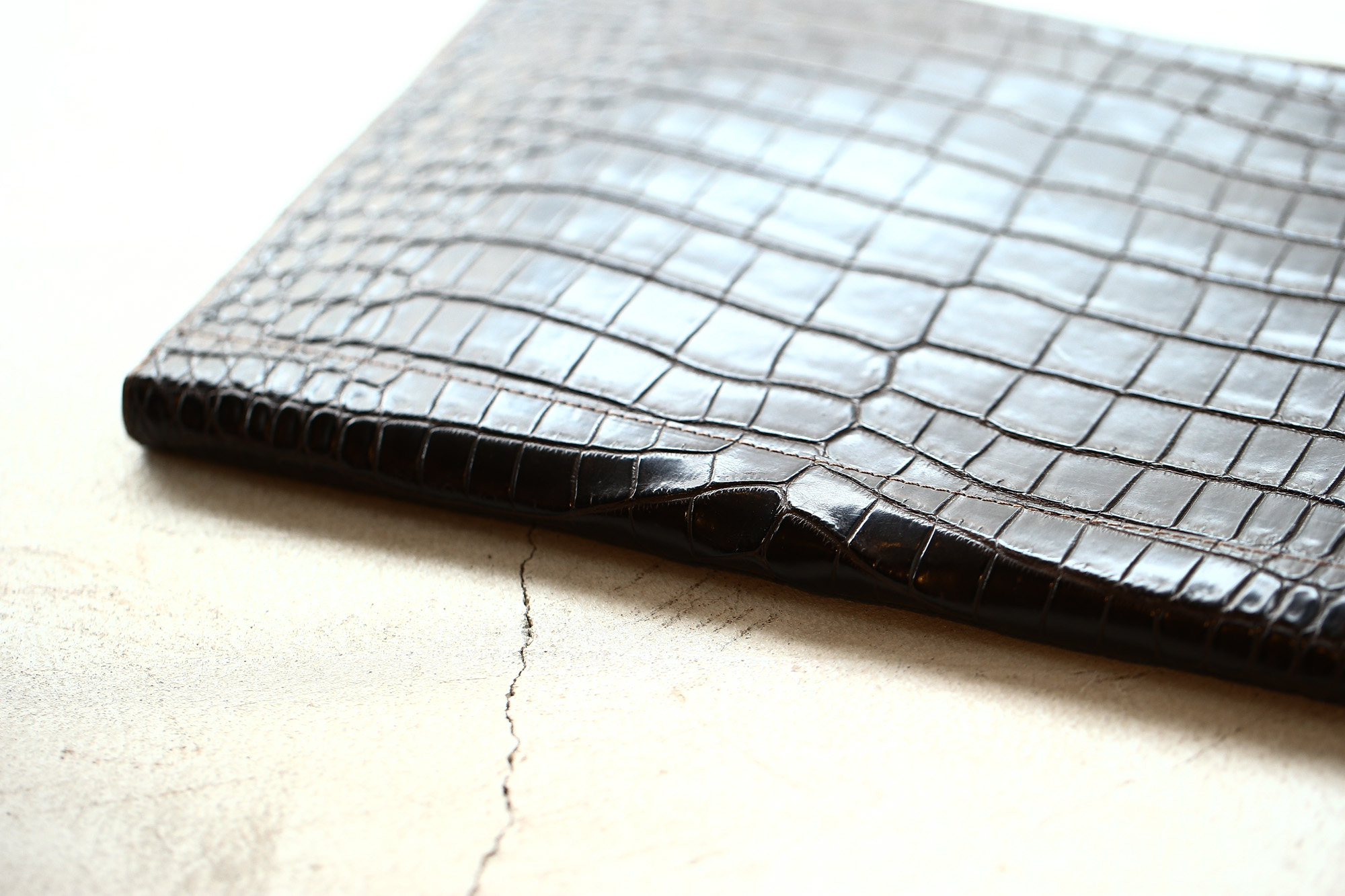 Cisei × 山本製鞄 (シセイ × 山本製鞄) Crocodile Document Case Large (クロコダイル ドキュメントケース ラージ) Nile Crocodile Leather (ワニ革) ナイル クロコダイル クラッチバッグ BLACK(ブラック),NAVY(ネイビー),BROWN(ブラウン)  Made in Japan (日本製)  cisei yamamotoseiho トートバック クロコ 愛知 名古屋 Alto e Diritto アルト エ デリット