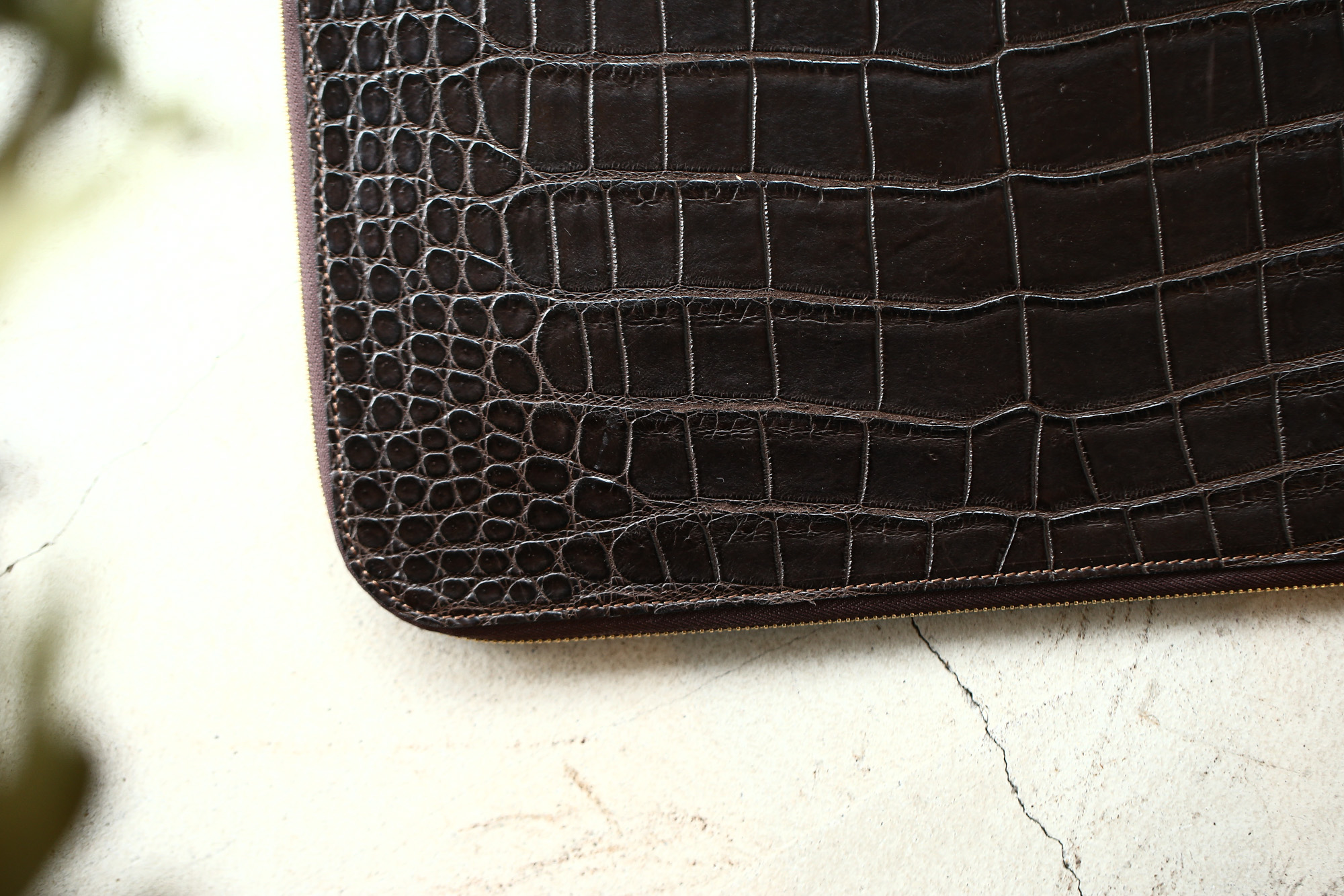 Cisei × 山本製鞄 (シセイ × 山本製鞄) Crocodile Document Case Large (クロコダイル ドキュメントケース ラージ) Nile Crocodile Leather (ワニ革) ナイル クロコダイル クラッチバッグ BLACK(ブラック),NAVY(ネイビー),BROWN(ブラウン)  Made in Japan (日本製)  cisei yamamotoseiho トートバック クロコ 愛知 名古屋 Alto e Diritto アルト エ デリット