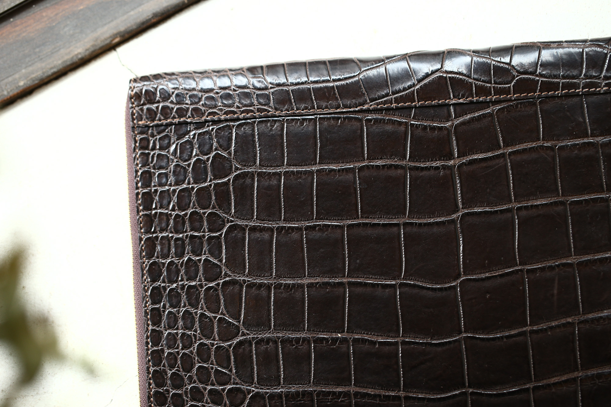 Cisei × 山本製鞄 (シセイ × 山本製鞄) Crocodile Document Case Large (クロコダイル ドキュメントケース ラージ) Nile Crocodile Leather (ワニ革) ナイル クロコダイル クラッチバッグ BLACK(ブラック),NAVY(ネイビー),BROWN(ブラウン)  Made in Japan (日本製)  cisei yamamotoseiho トートバック クロコ 愛知 名古屋 Alto e Diritto アルト エ デリット