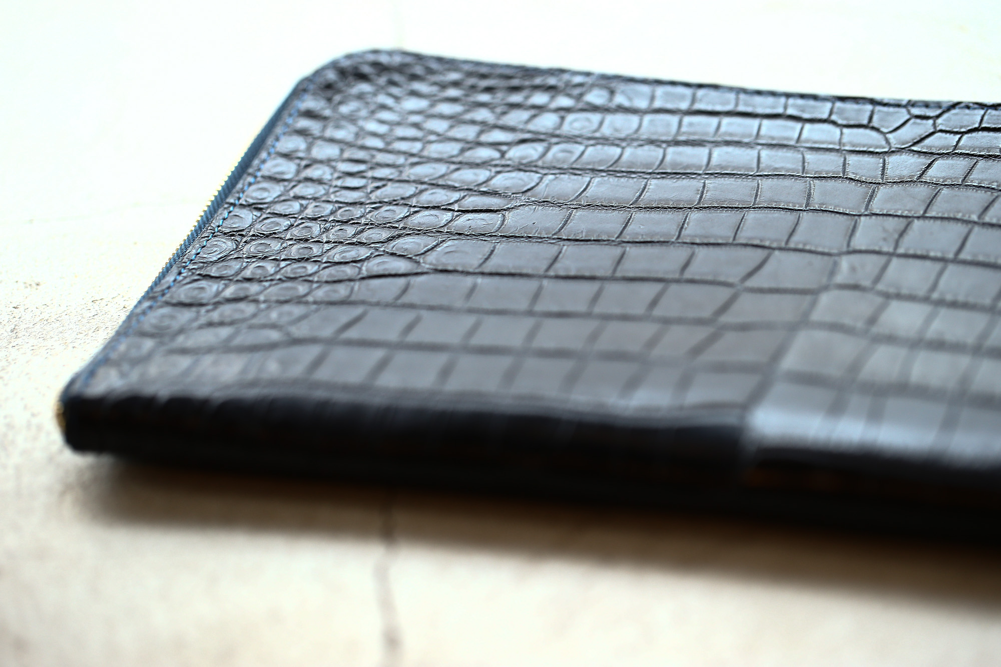 Cisei × 山本製鞄 (シセイ × 山本製鞄) Crocodile Document Case Small (クロコダイル ドキュメントケース スモール) Nile Crocodile Leather (ワニ革) ナイル クロコダイル クラッチバッグ BLACK(ブラック),NAVY(ネイビー),BROWN(ブラウン)  Made in Japan (日本製)  cisei yamamotoseiho トートバック クロコ 愛知 名古屋 Alto e Diritto アルト エ デリット