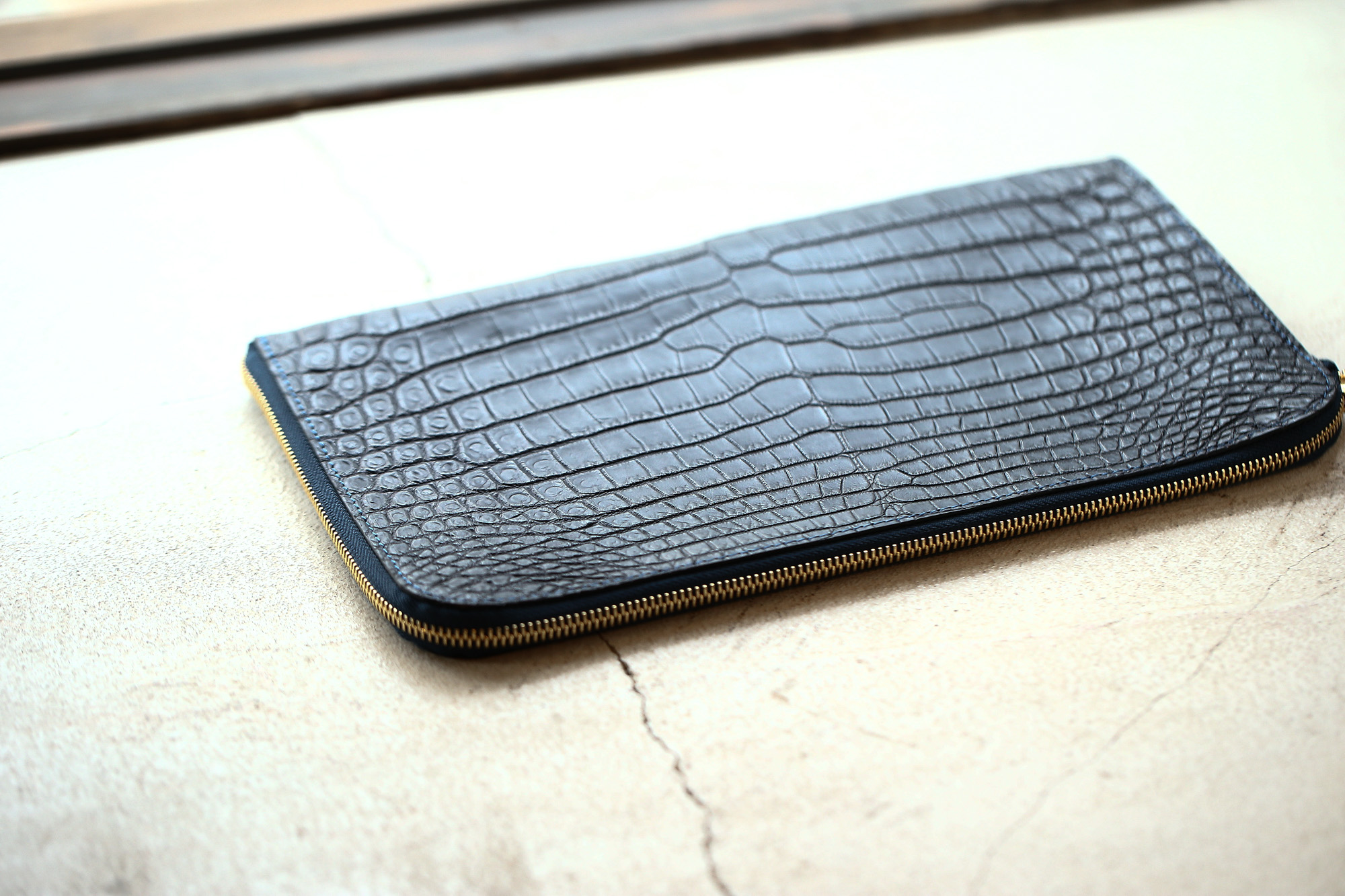 Cisei × 山本製鞄 (シセイ × 山本製鞄) Crocodile Document Case Small (クロコダイル ドキュメントケース スモール) Nile Crocodile Leather (ワニ革) ナイル クロコダイル クラッチバッグ BLACK(ブラック),NAVY(ネイビー),BROWN(ブラウン)  Made in Japan (日本製)  cisei yamamotoseiho トートバック クロコ 愛知 名古屋 Alto e Diritto アルト エ デリット