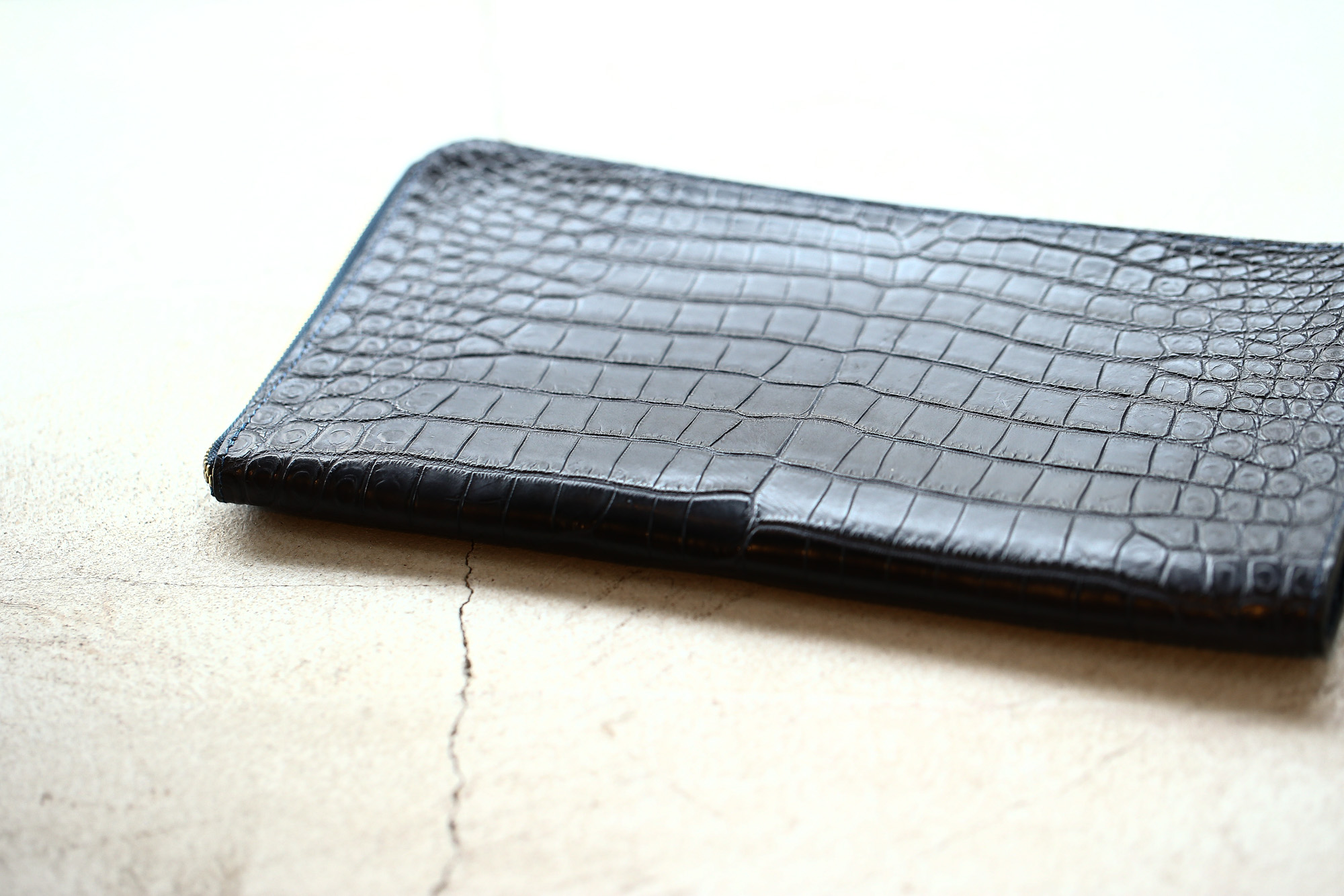 Cisei × 山本製鞄 (シセイ × 山本製鞄) Crocodile Document Case Small (クロコダイル ドキュメントケース スモール) Nile Crocodile Leather (ワニ革) ナイル クロコダイル クラッチバッグ BLACK(ブラック),NAVY(ネイビー),BROWN(ブラウン)  Made in Japan (日本製)  cisei yamamotoseiho トートバック クロコ 愛知 名古屋 Alto e Diritto アルト エ デリット