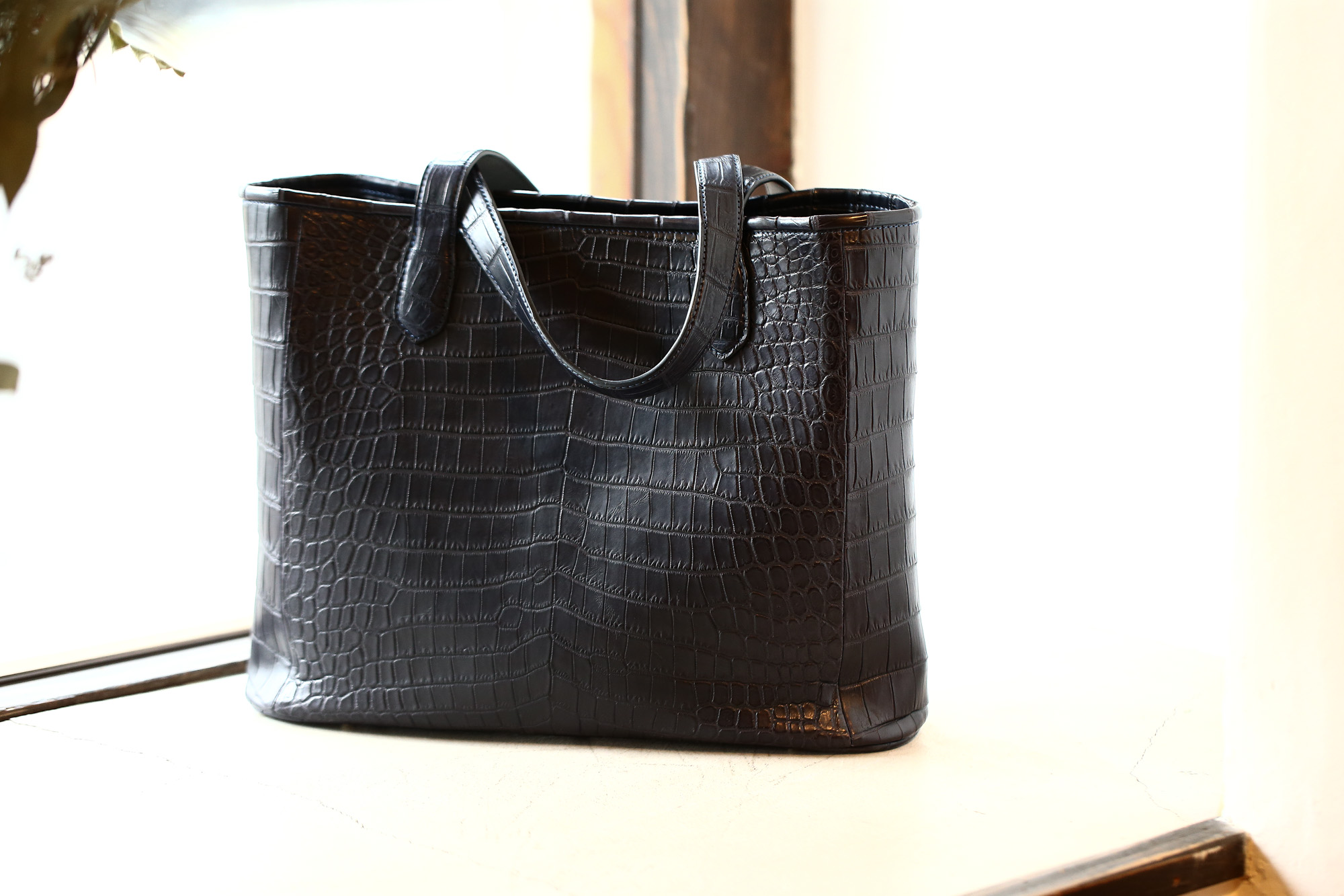 Cisei × 山本製鞄 (シセイ × 山本製鞄) Crocodile Tote Bag Medium (クロコダイル トートバッグ ミディアム) Nile Crocodile Leather (ワニ革) ナイル クロコダイル トート バッグ BLACK(ブラック),NAVY(ネイビー),BROWN(ブラウン) Made in Japan (日本製) cisei yamamotoseiho トートバック クロコ 愛知 名古屋 Alto e Diritto アルト エ デリット 