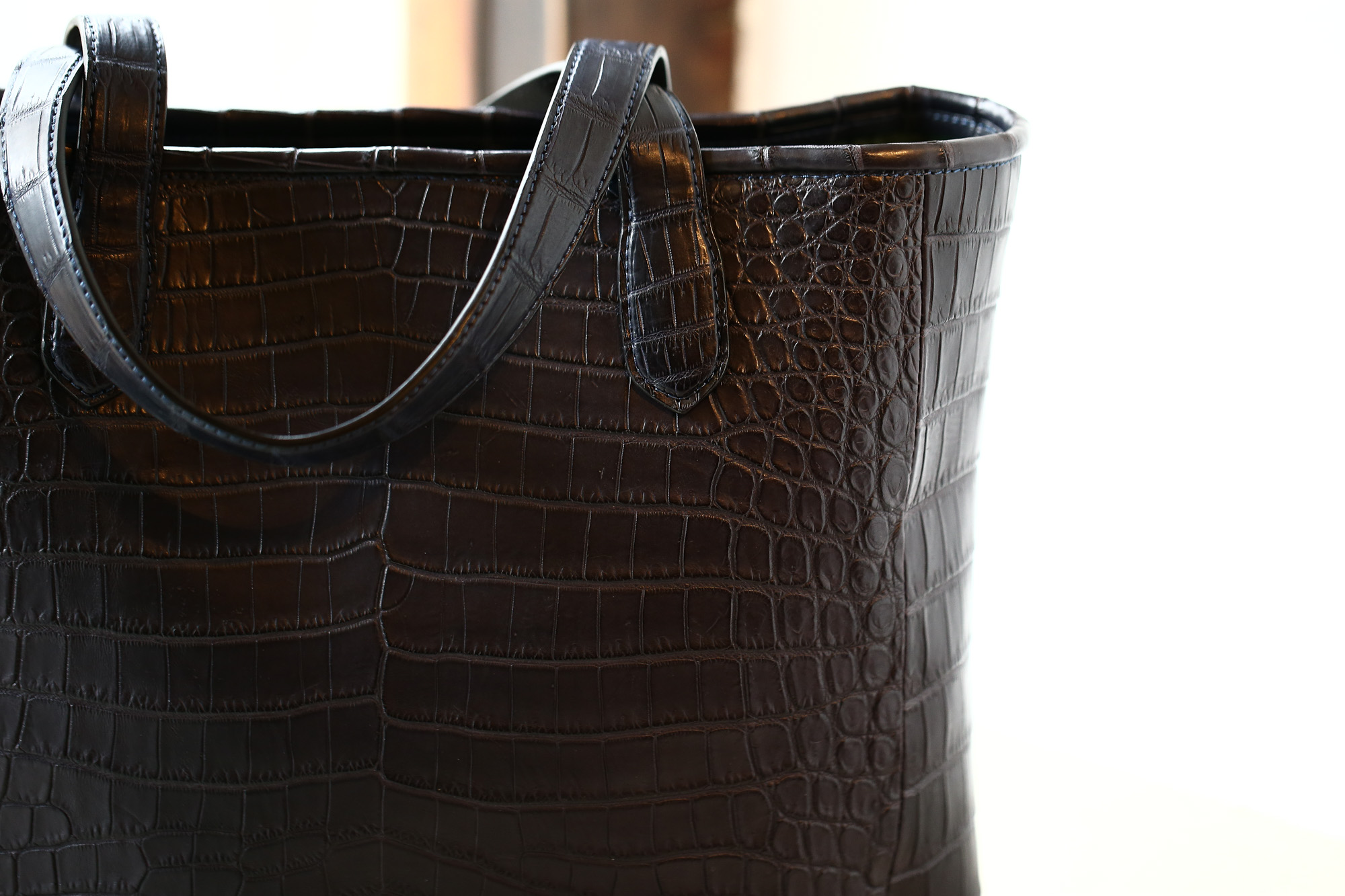 Cisei × 山本製鞄 (シセイ × 山本製鞄) Crocodile Tote Bag Medium (クロコダイル トートバッグ ミディアム) Nile Crocodile Leather (ワニ革) ナイル クロコダイル トート バッグ BLACK(ブラック),NAVY(ネイビー),BROWN(ブラウン) Made in Japan (日本製) cisei yamamotoseiho トートバック クロコ 愛知 名古屋 Alto e Diritto アルト エ デリット 