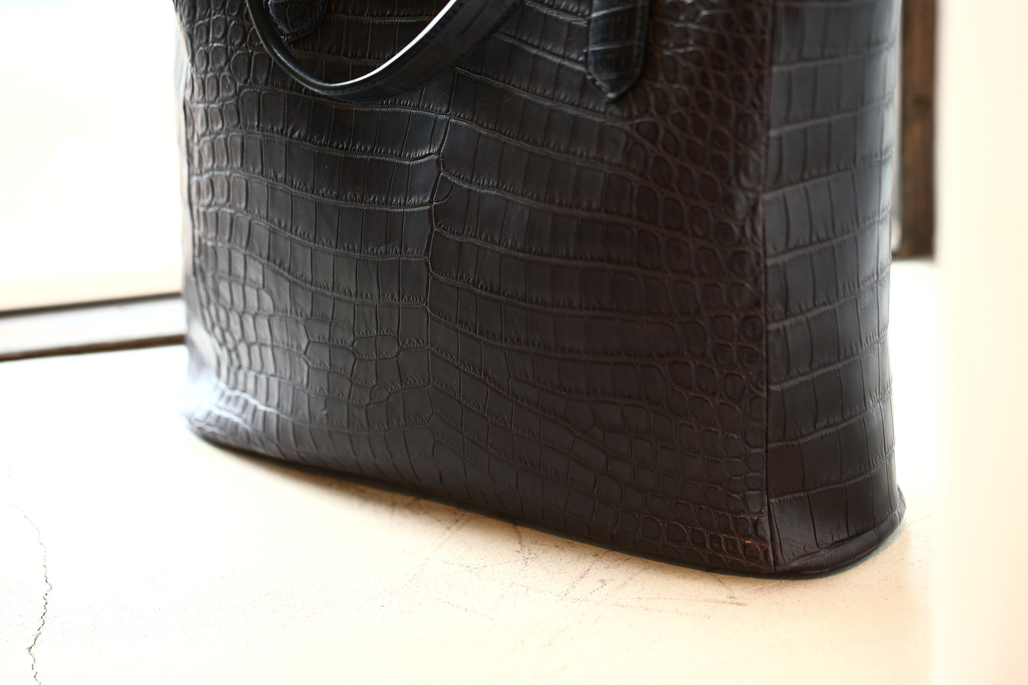 Cisei × 山本製鞄 (シセイ × 山本製鞄) Crocodile Tote Bag Medium (クロコダイル トートバッグ ミディアム) Nile Crocodile Leather (ワニ革) ナイル クロコダイル トート バッグ BLACK(ブラック),NAVY(ネイビー),BROWN(ブラウン) Made in Japan (日本製) cisei yamamotoseiho トートバック クロコ 愛知 名古屋 Alto e Diritto アルト エ デリット 