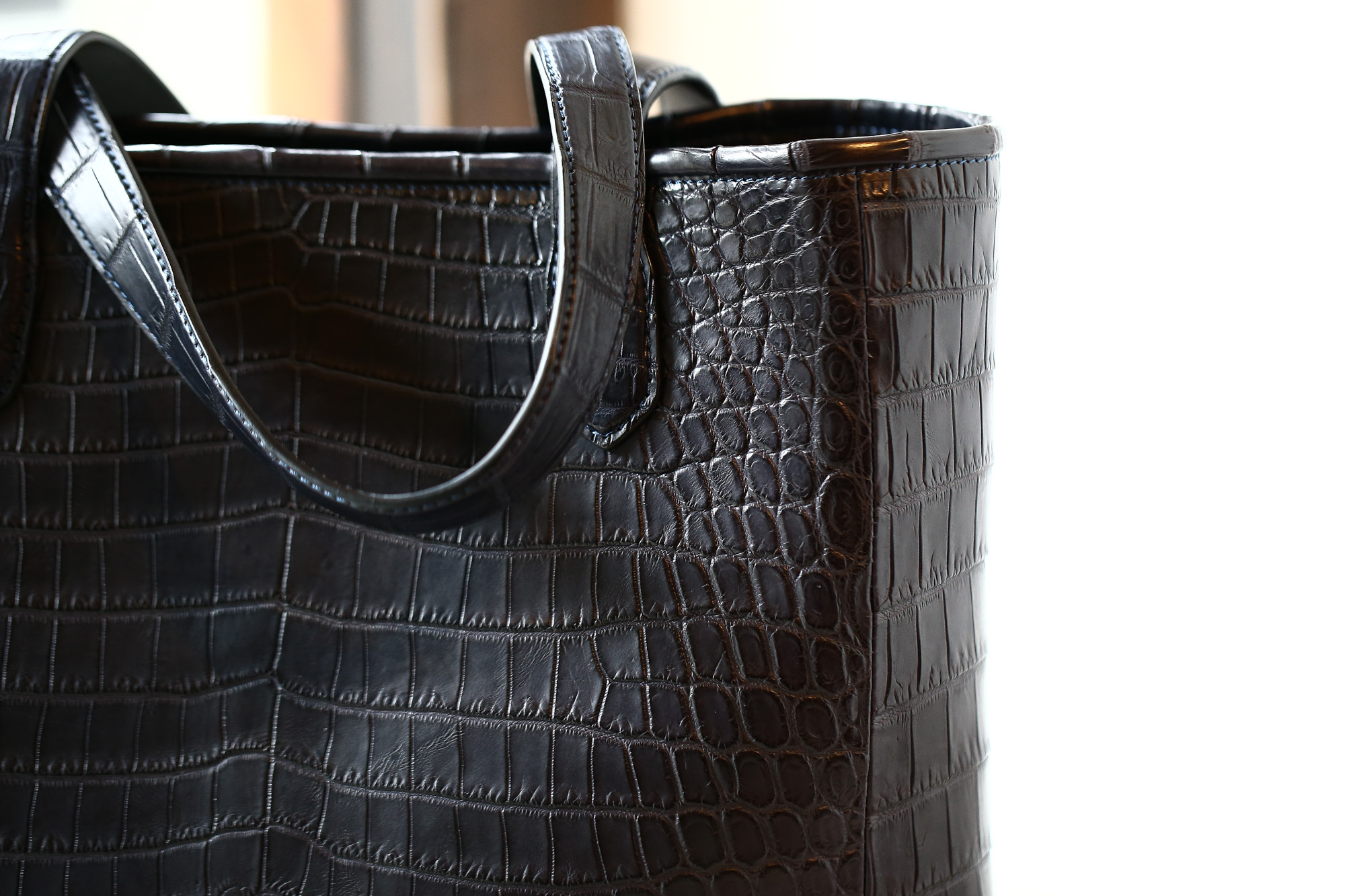 Cisei × 山本製鞄 (シセイ × 山本製鞄) Crocodile Tote Bag Medium (クロコダイル トートバッグ ミディアム) Nile Crocodile Leather (ワニ革) ナイル クロコダイル トート バッグ BLACK(ブラック),NAVY(ネイビー),BROWN(ブラウン) Made in Japan (日本製) cisei yamamotoseiho トートバック クロコ 愛知 名古屋 Alto e Diritto アルト エ デリット 