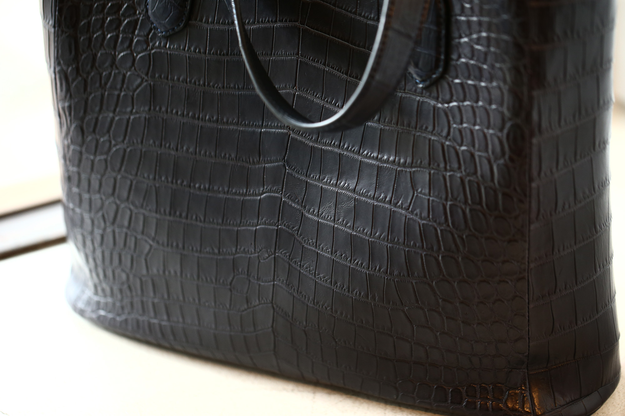 Cisei × 山本製鞄 (シセイ × 山本製鞄) Crocodile Tote Bag Medium (クロコダイル トートバッグ ミディアム) Nile Crocodile Leather (ワニ革) ナイル クロコダイル トート バッグ BLACK(ブラック),NAVY(ネイビー),BROWN(ブラウン) Made in Japan (日本製) cisei yamamotoseiho トートバック クロコ 愛知 名古屋 Alto e Diritto アルト エ デリット 