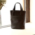 Cisei × 山本製鞄 (シセイ × 山本製鞄) Crocodile Tote Bag Small (クロコダイル トートバッグ スモール) Nile Crocodile Leather (ワニ革) ナイル クロコダイル トート バッグ BLACK(ブラック),NAVY(ネイビー),BROWN(ブラウン) Made in Japan (日本製)のイメージ