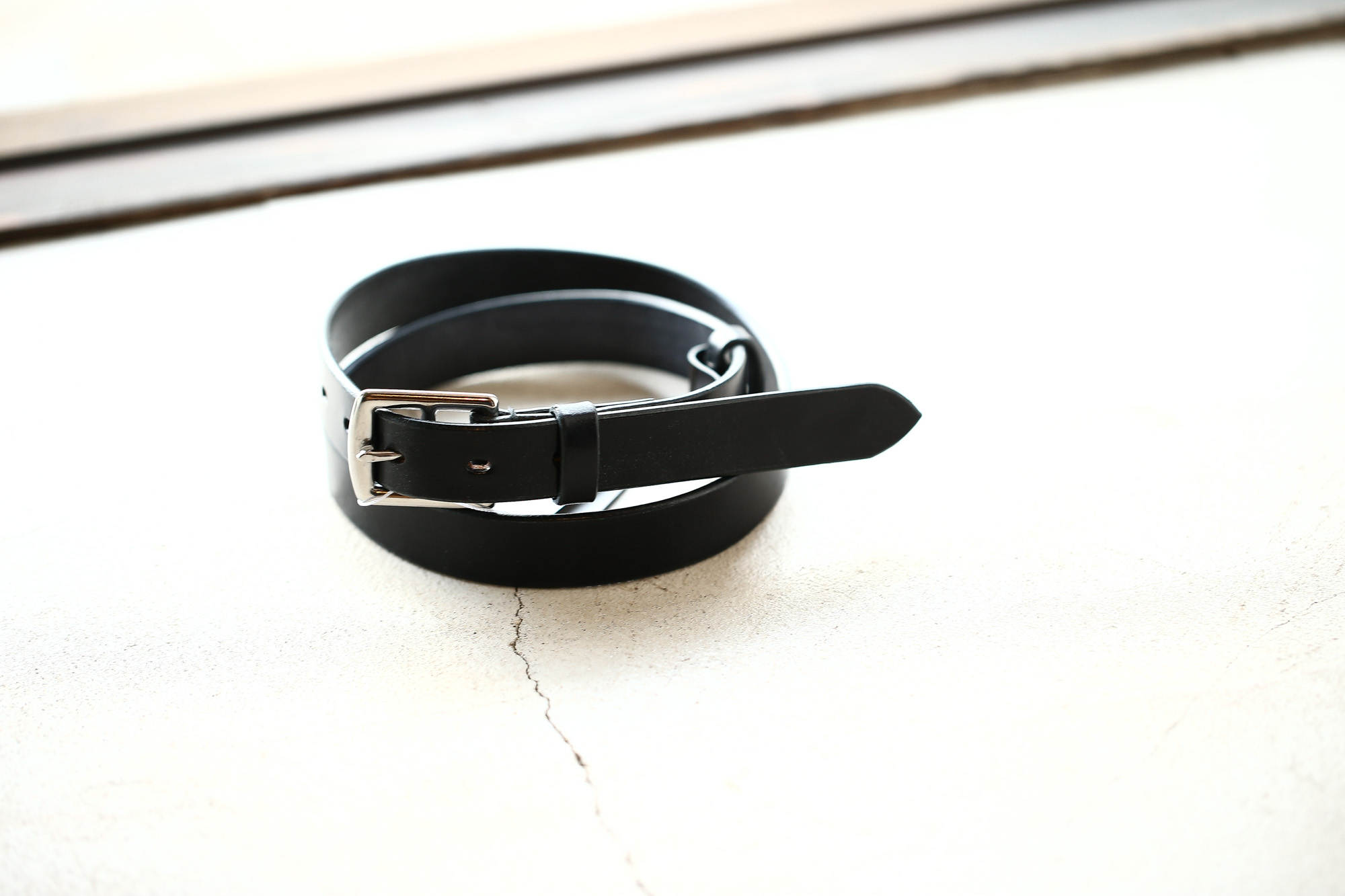 J&M DAVIDSON (ジェイアンドエムデヴィッドソン) HARNESS BUCKLE 25MM (ハーネス バックル ベルト 25MM) BRIDLE LEATHER (ブライドルレザー) ナローベルト BLACK (ブラック・999) Made in England (英国製) 2018 春夏新作 jandmdavidson jmdavidson JMデヴィッドソン 愛知 名古屋 Alto e Diritto アルト エ デリット ベルト レザーベルト