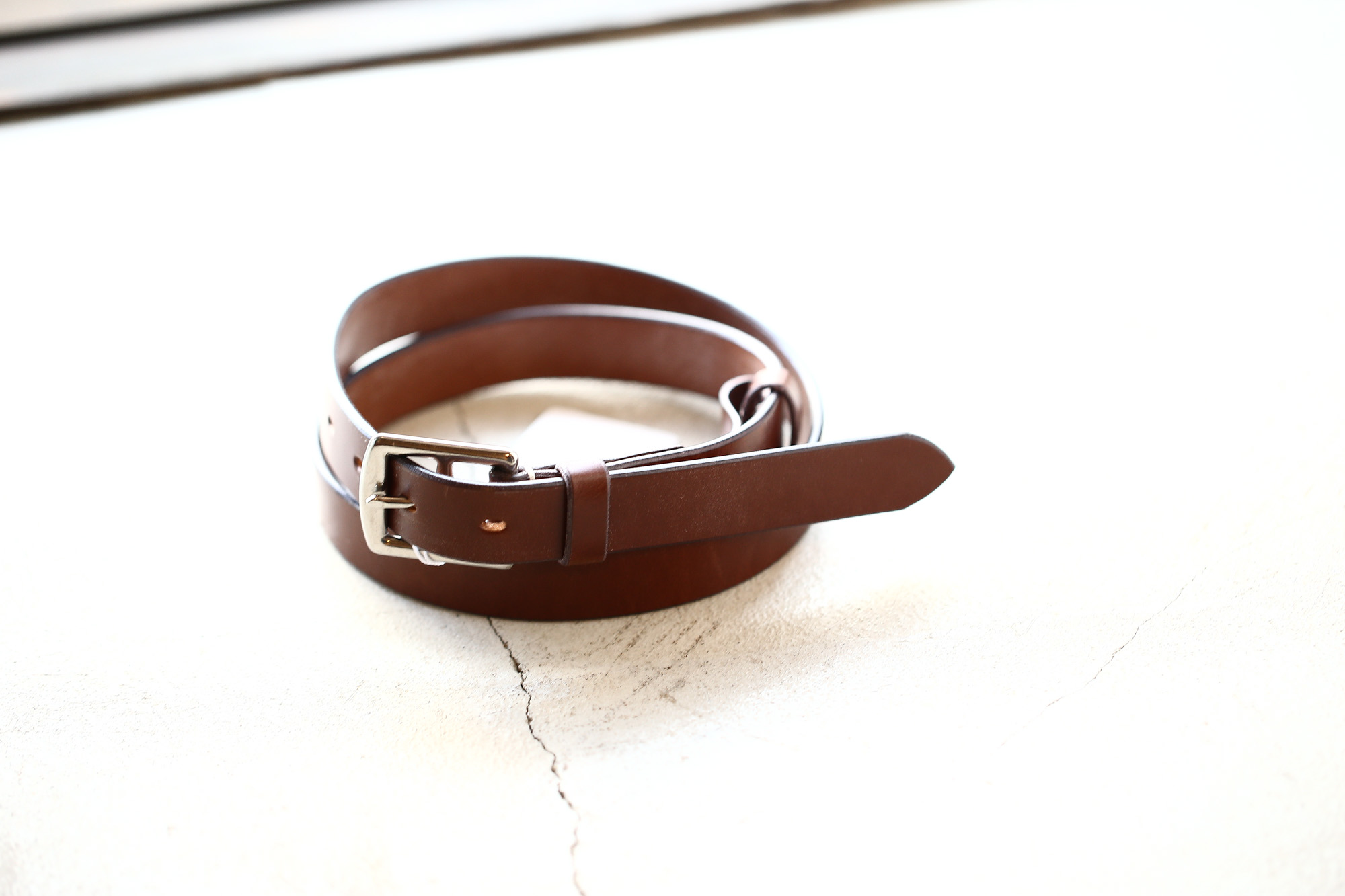 J&M DAVIDSON (ジェイアンドエムデヴィッドソン) HARNESS BUCKLE 25MM (ハーネス バックル ベルト 25MM) BRIDLE LEATHER (ブライドルレザー) ナローベルト TAN (タン・290) Made in England (英国製) 2018 春夏新作 jandmdavidson jmdavidson JMデヴィッドソン 愛知 名古屋 Alto e Diritto アルト エ デリット ベルト レザーベルト